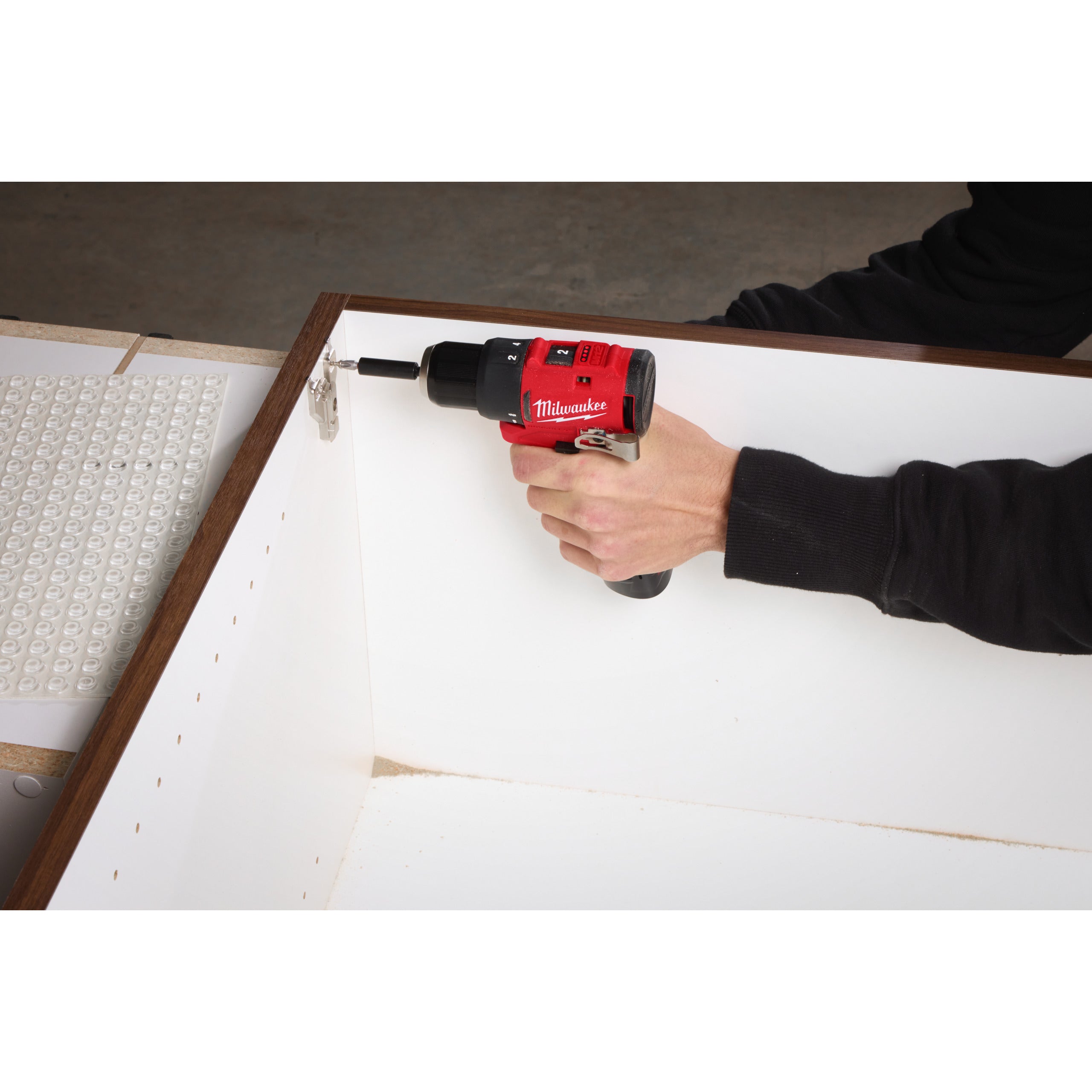 Mașină compactă de găurit și înșurubat Milwaukee M12 BLDDRC-201C, fără perii, cod 4933502730