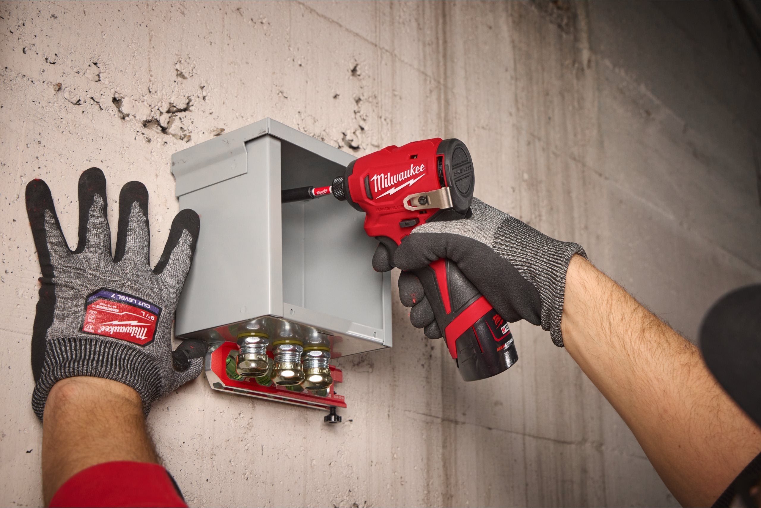 Mașină de înșurubat Milwaukee M12™ BLIDRC-0, compactă fără perii, fără acumulator, fără încărcător, cod 4933499689