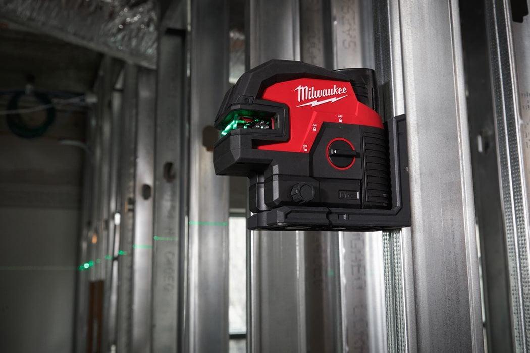 Nivelă laser Milwaukee M12 CLL4P-301C cu linie transversală cu 4 puncte, cutie plastic, suport de prindere, placă țintă cu vizibilitate ridicată, 1 x M12 B3, 1 x C12 C, 1 x cutie plastic, cod 4933479203 - BIG STORE (Dynamic Tools SRL)