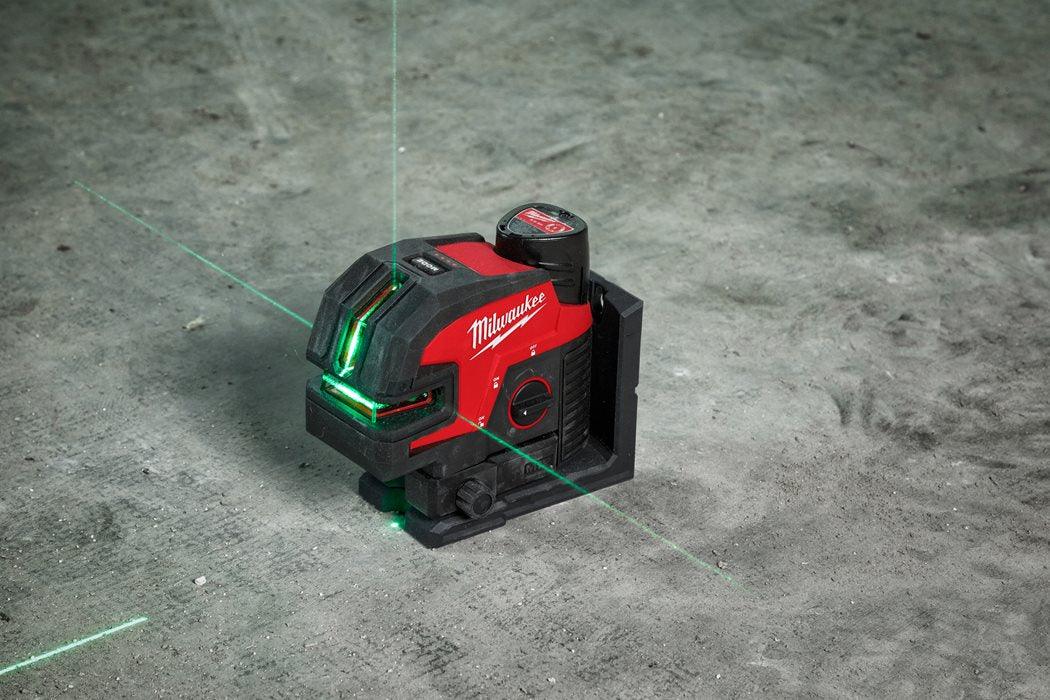 Nivelă laser Milwaukee M12 CLL4P-301C cu linie transversală cu 4 puncte, cutie plastic, suport de prindere, placă țintă cu vizibilitate ridicată, 1 x M12 B3, 1 x C12 C, 1 x cutie plastic, cod 4933479203 - BIG STORE (Dynamic Tools SRL)