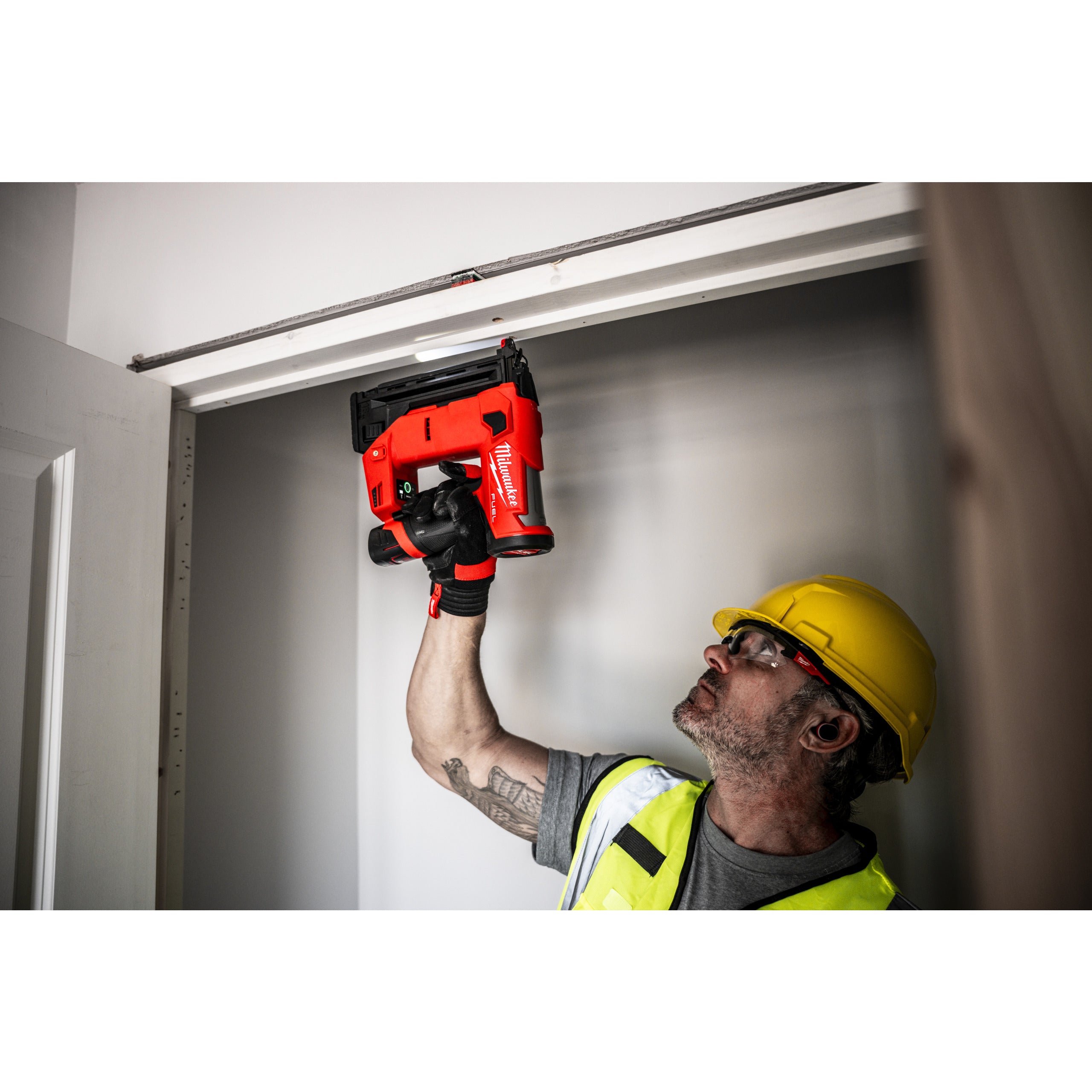 Pistol pentru cuie 18 GA Milwaukee M12 FCN18GS-202X FUEL™, cod 4933493355
