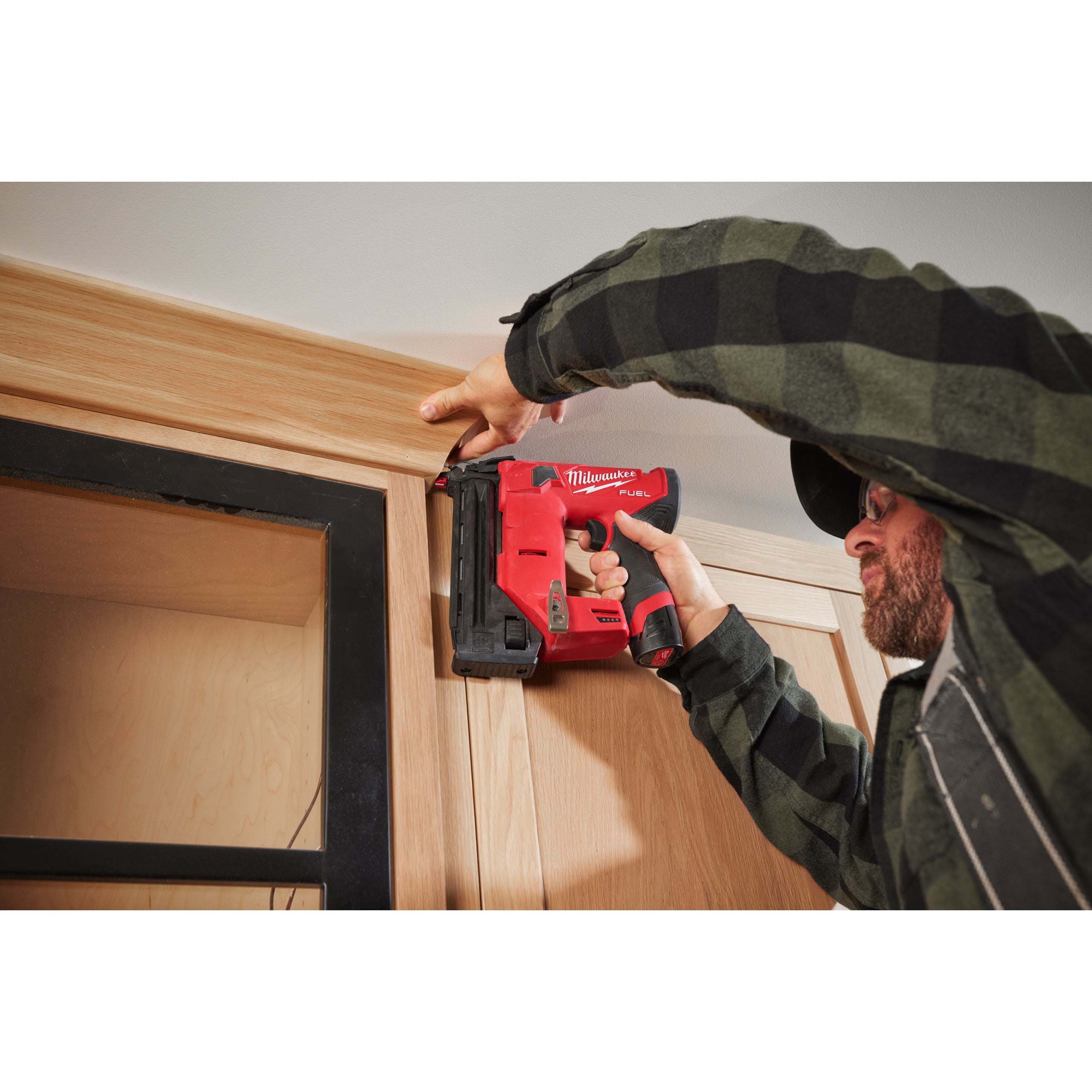 Pistol pentru cuie 18 GA Milwaukee M12 FCN18GS-202X FUEL™, cod 4933493355