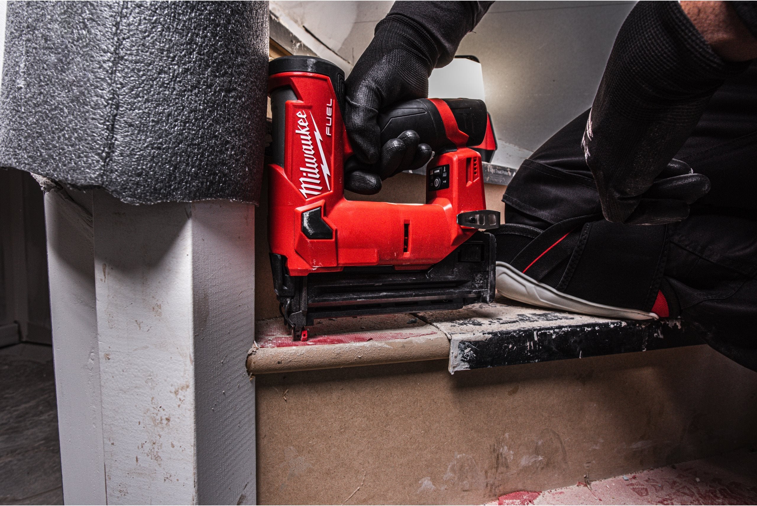 Pistol pentru cuie 18 GA Milwaukee M12 FCN18GS-0X, FUEL™, 1 x cutie HD, cod 4933493354