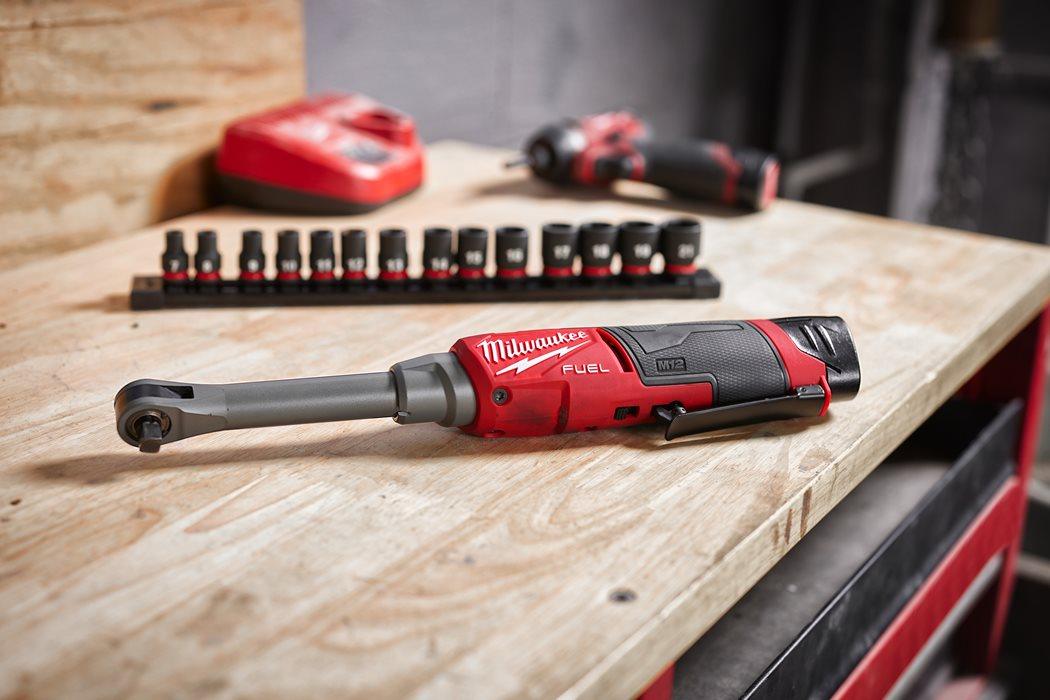 Antrenor cu clichet Milwaukee 3/8" M12FHIR38LR-0, cu viteză ridicată in variantă extinsă, cod 4933480791