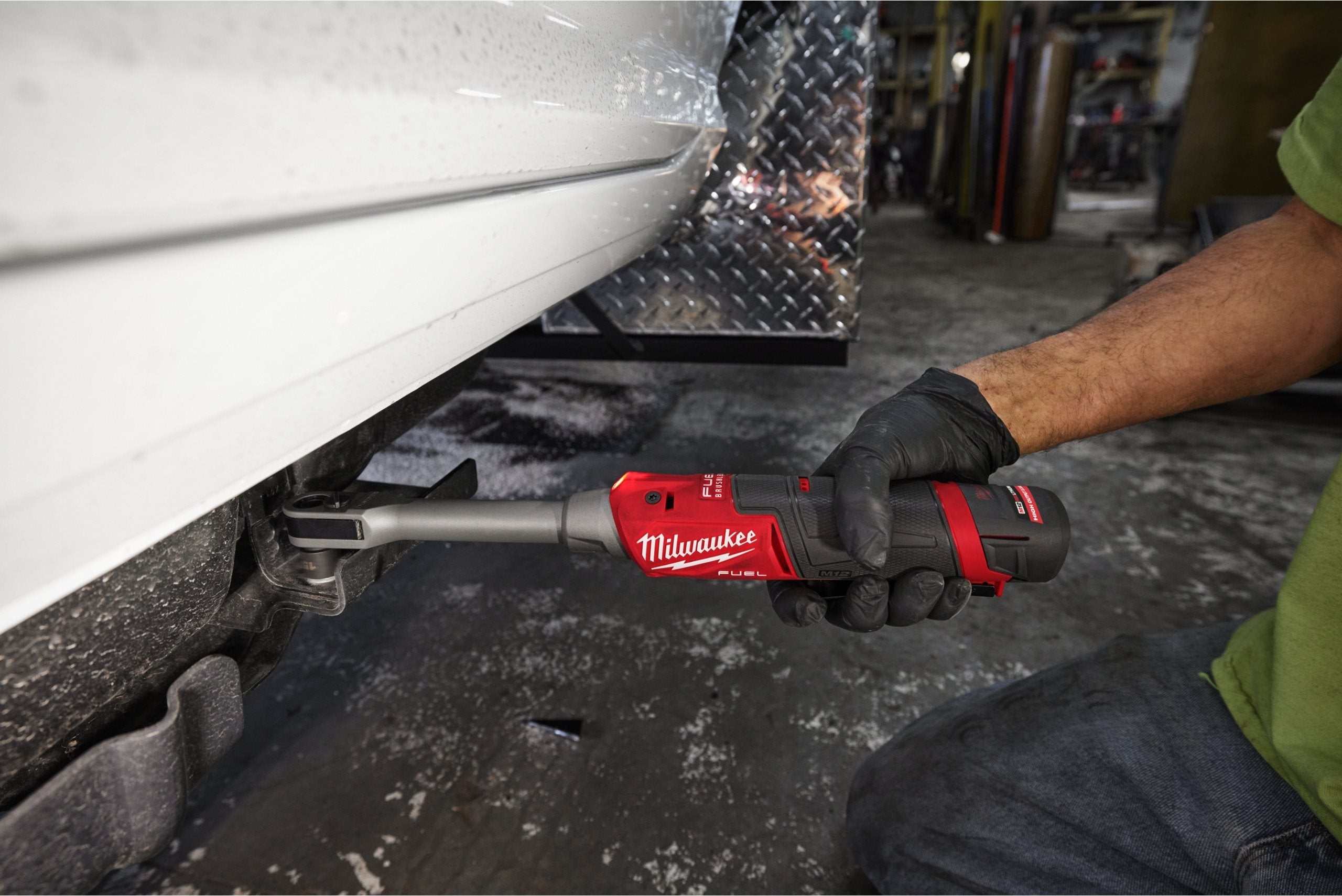 Antrenor cu clichet Milwaukee M12 FPTR-202X, FUEL™ INSIDER™ PASS-THROUGH, 2 x acumulator M12 B2, 1 x încărcător C12 C, 1 x cutie HD, cod 4933499411