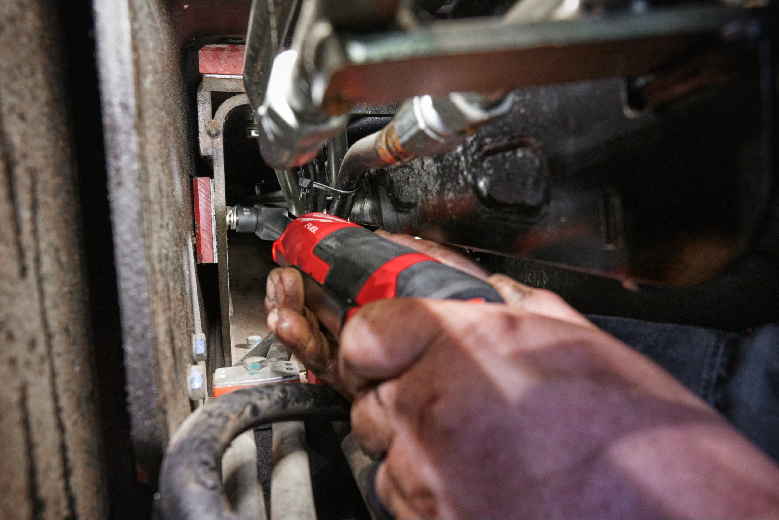 Antrenor cu clichet Milwaukee M12 FPTR-202X, FUEL™ INSIDER™ PASS-THROUGH, 2 x acumulator M12 B2, 1 x încărcător C12 C, 1 x cutie HD, cod 4933499411