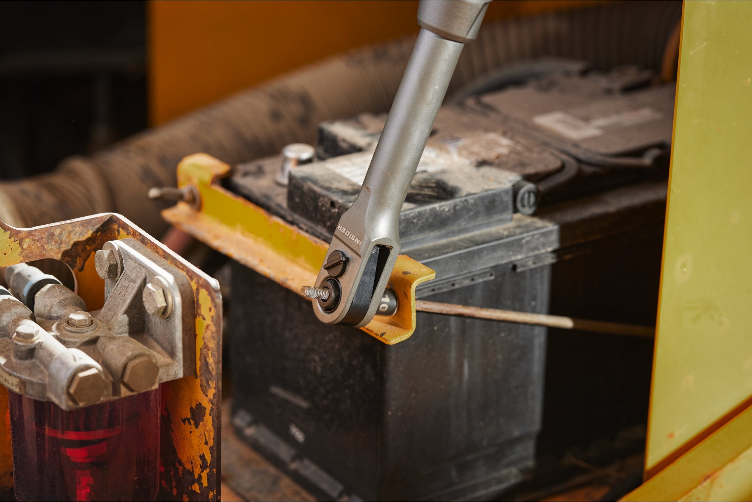 Antrenor cu clichet Milwaukee M12 FPTR-202X, FUEL™ INSIDER™ PASS-THROUGH, 2 x acumulator M12 B2, 1 x încărcător C12 C, 1 x cutie HD, cod 4933499411