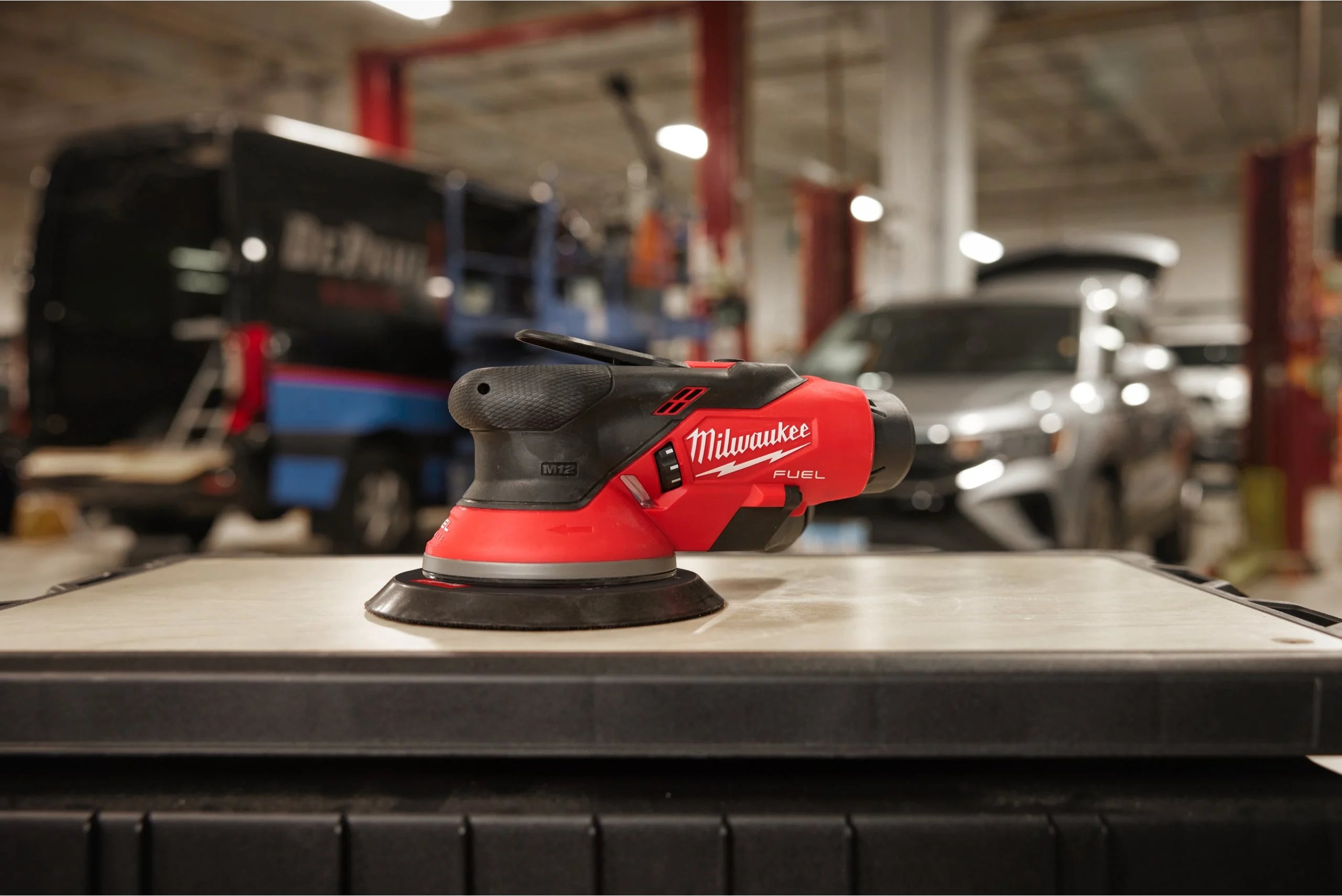 Șlefuitor orbital Milwaukee M12 FROS5-0, 150 mm cu orbită de 5.0 mm, cod 4933493650