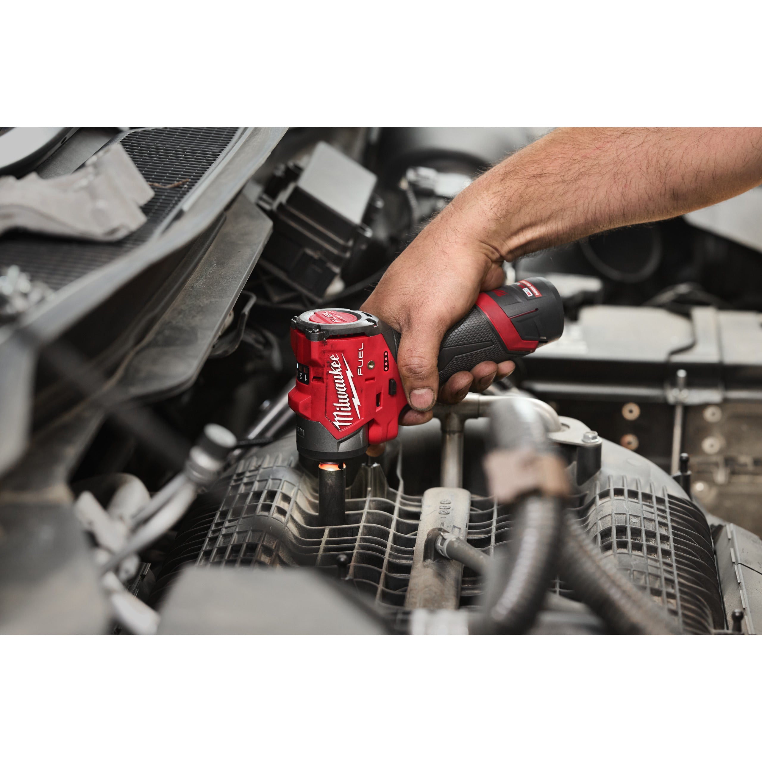 Cheie sub-compactă de impact ⅜″ Milwaukee M12 FSCIWF38-0 FUEL™ cu inel de fixare, cod 4933498969