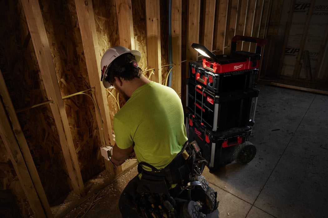 Proiector Milwaukee M12 POAL-0, TRUEVIEW™, PACKOUT™, 1400 LUMENI, cod 4933480473 - BIG STORE (Dynamic Tools SRL)