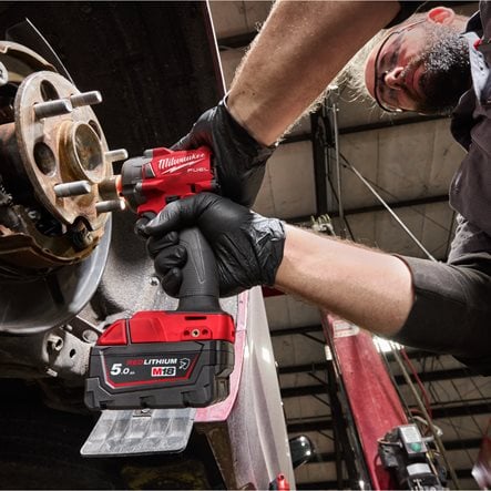 Acumulator Milwaukee cu rezistență chimică la uleiuri și lichide, M18™ B5-CR, 18V, 5Ah, 4932479265