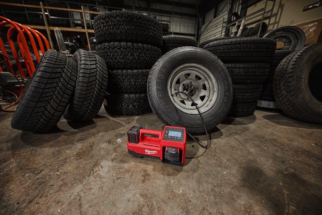 Compresor de aer Milwaukee M18 BI-0, fără acumulator, fără încărcător, fără cutie, cod 4933478706 - BIG STORE (Dynamic Tools SRL)