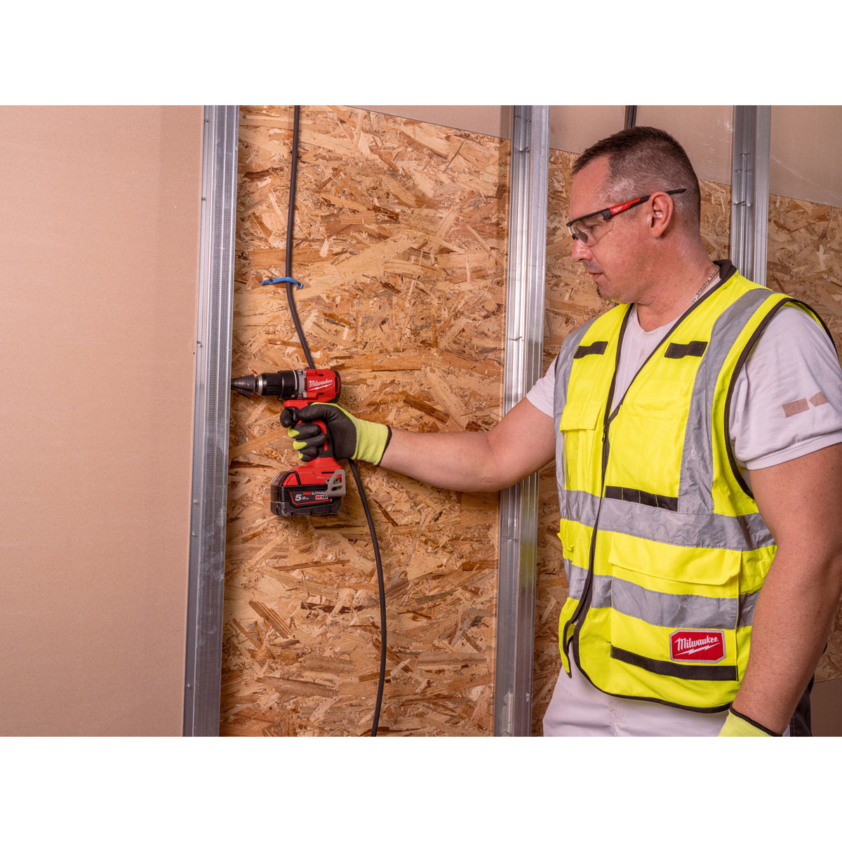 Mașină de găurit, compactă, cu motor fără perii Milwaukee M18 BLDDRC-0, cod 4933492831