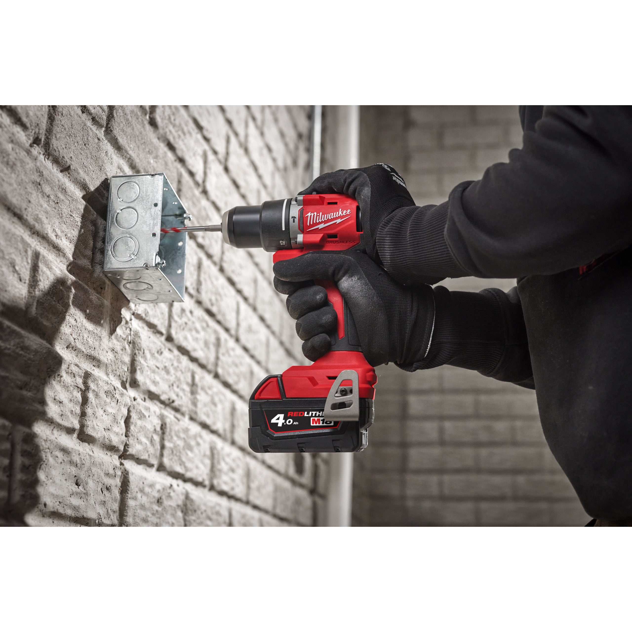 Mașină de găurit, compactă, cu motor fără perii Milwaukee M18 BLDDRC-402C, cod 4933492834