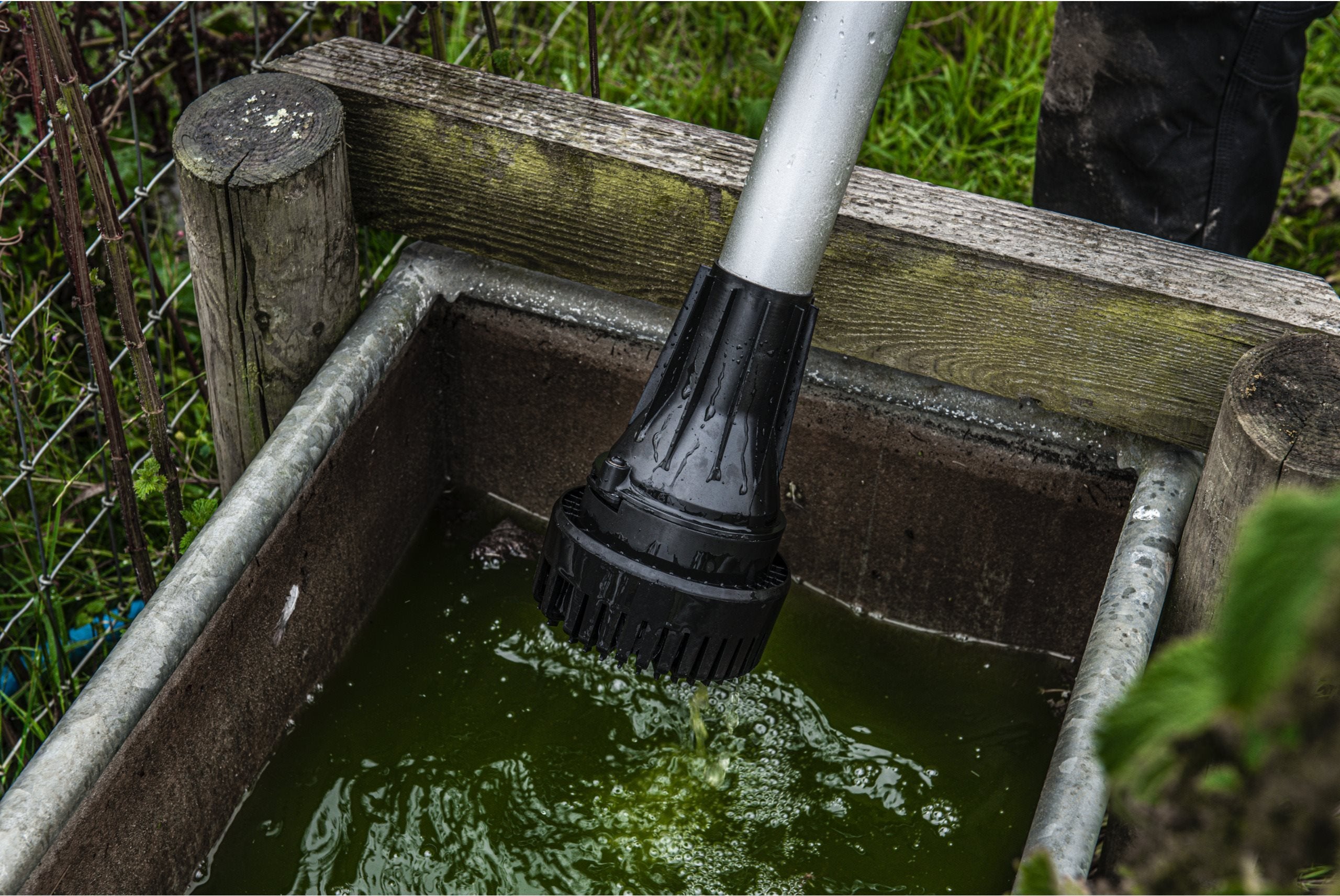 Pompă de apă cu perii Milwaukee M18 BLSWP-801 HYDROPASS, 1 x acumulator M18 FB8, 1 x încărcător M12-18 FC, cod 4933498560