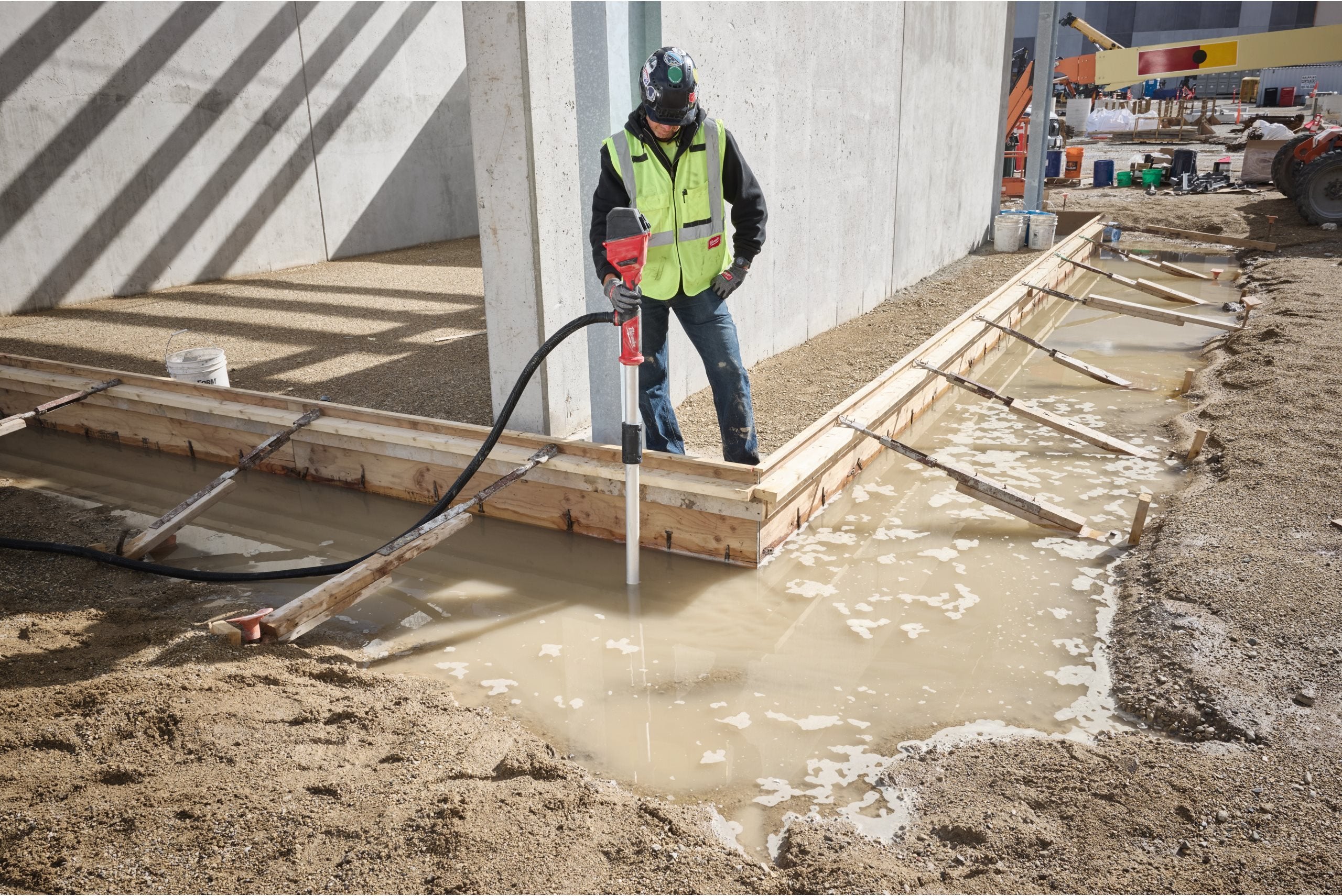 Pompă de apă cu perii Milwaukee M18 BLSWP-801 HYDROPASS, 1 x acumulator M18 FB8, 1 x încărcător M12-18 FC, cod 4933498560