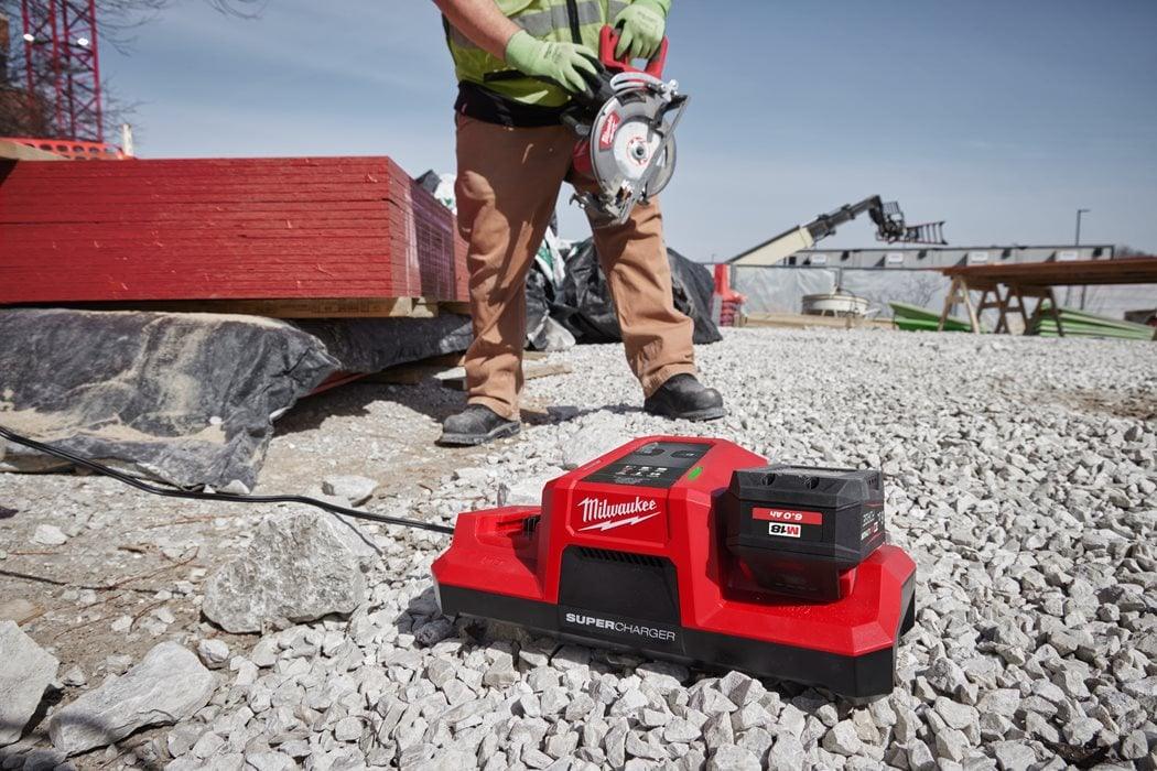 Încărcător dublu rapid M18™ Milwaukee M18 DBSC, cod 4932492531 - BIG STORE (Dynamic Tools SRL)