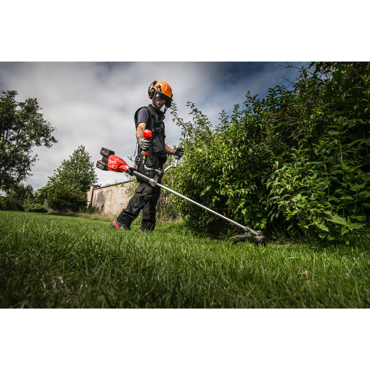 Motocoasă Milwaukee M18 F2BCU-0 FUEL™ cu doi acumulatori, cod 4933480859