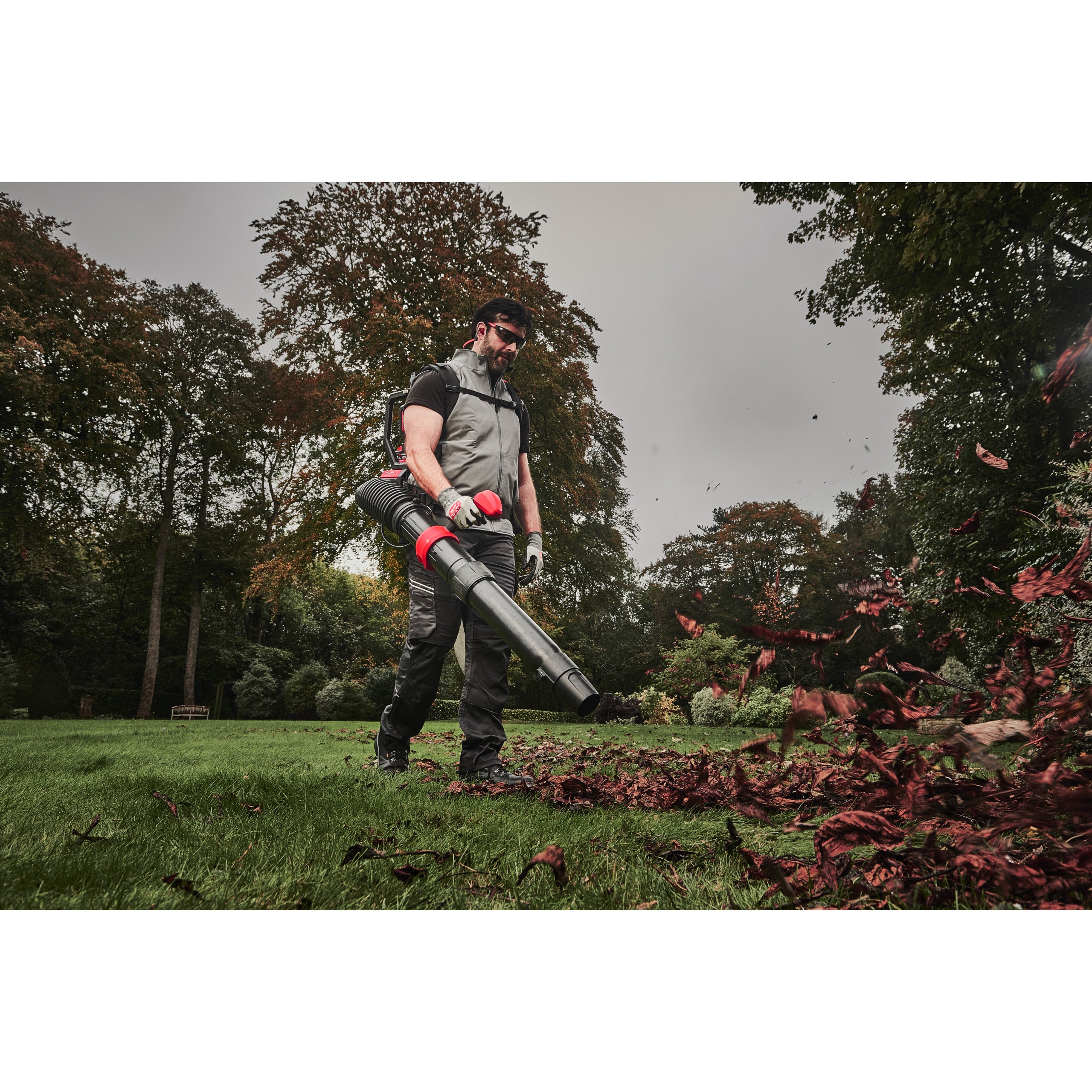 Suflantă Milwaukee M18 F2BPB-124 FUEL™ tip rucsac cu doi acumulatori, cod 4933499231
