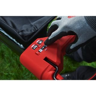 Mașină de gazon pe acumulatori auto-propulsată Milwaukee M18 F2LM46-802, 46 CM FUEL™, 2 x acumulator FORGE™ M18 FB8, 1 x încărcător rapid cu 2 porturi M18 DBSC, cod 4933499215