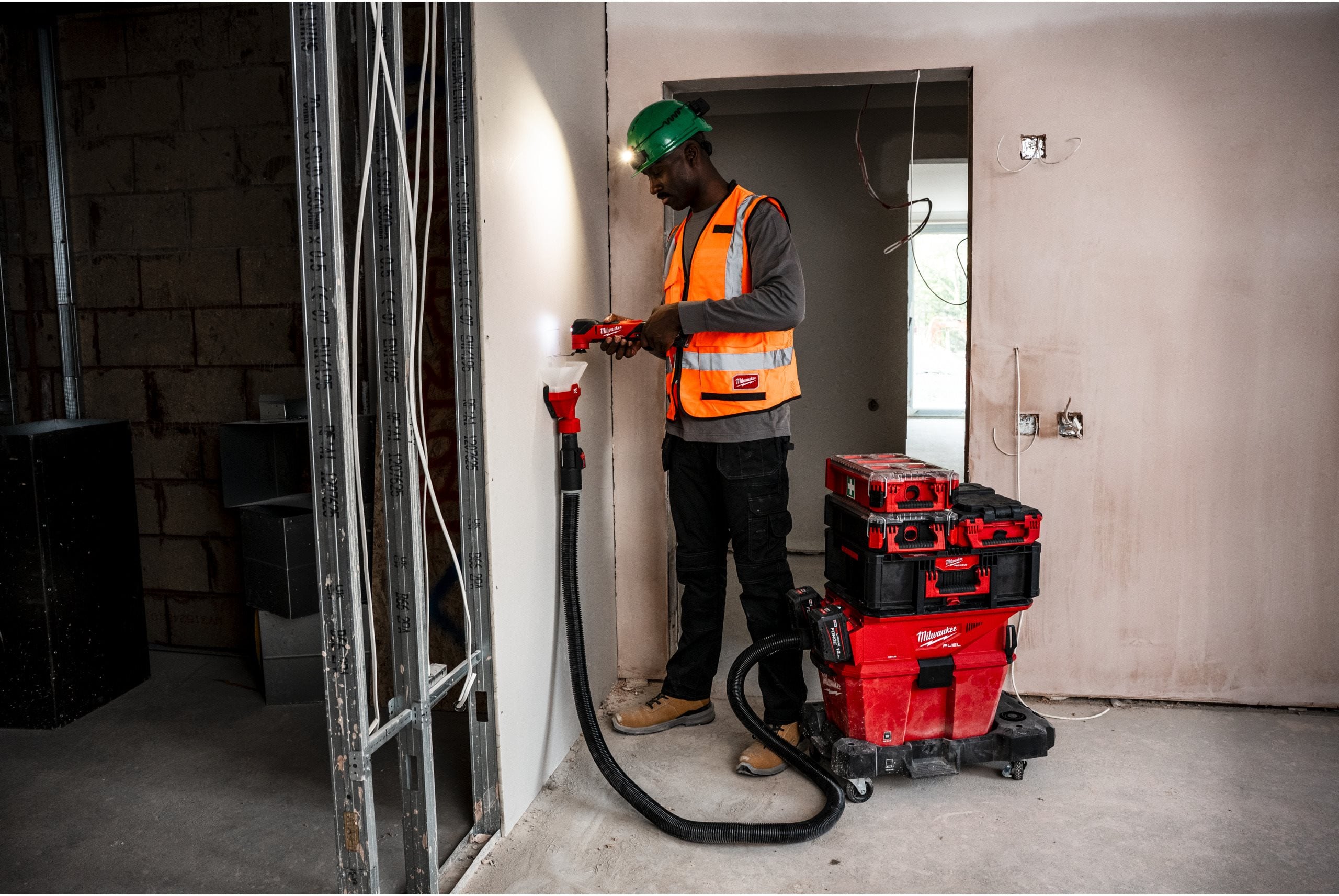 Aspirator Milwaukee M18™ F2VC23LG2-0 FUEL™ PACKOUT™ NEXUS 23L clasa L, cod 4933500140
