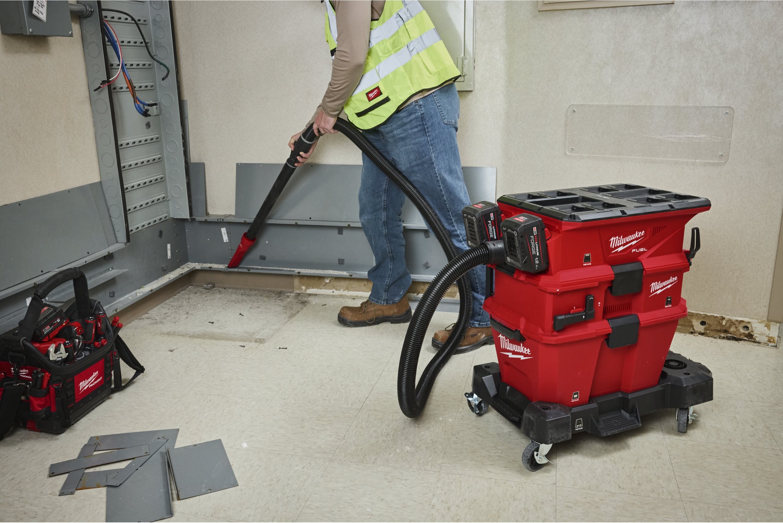 Aspirator Milwaukee M18™ F2VC23LG2-0 FUEL™ PACKOUT™ NEXUS 23L clasa L, cod 4933500140