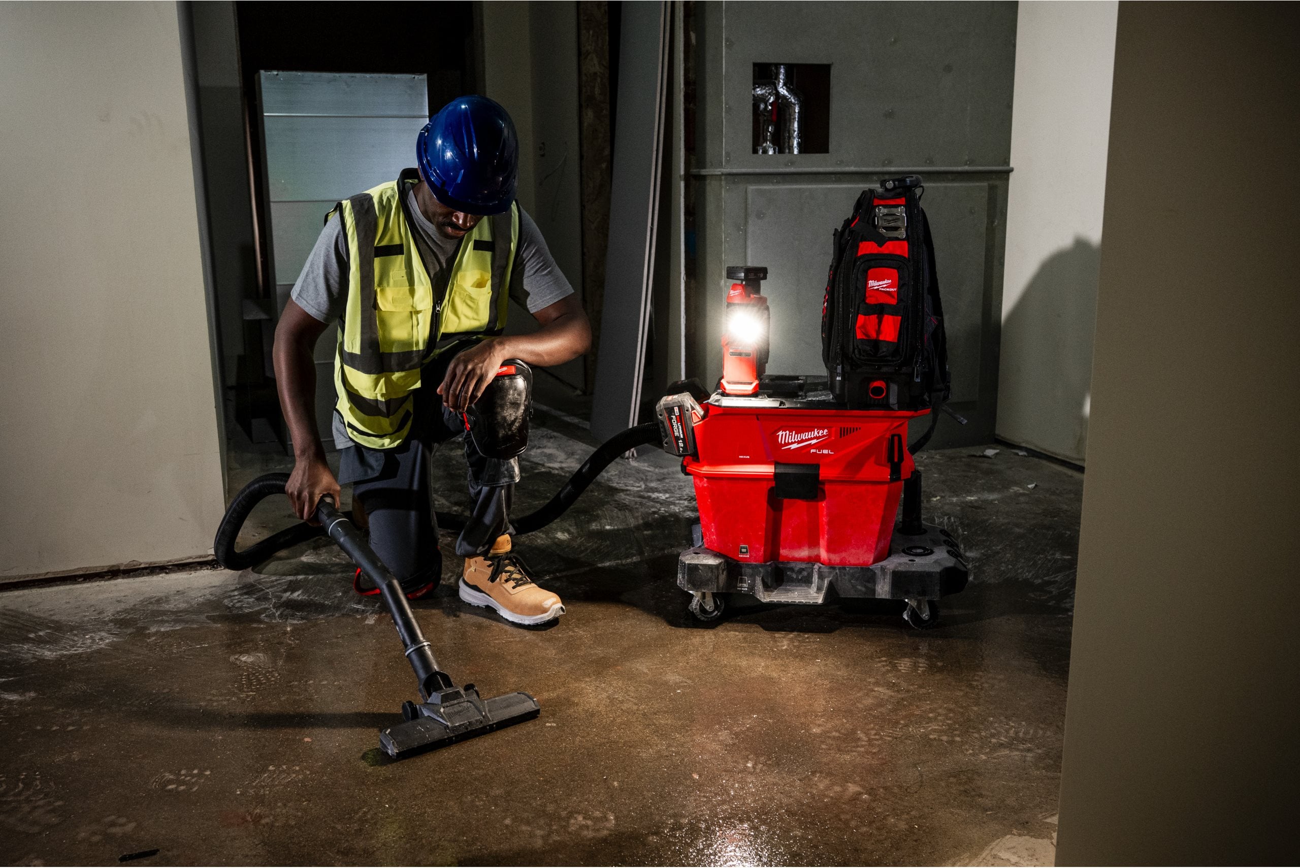 Aspirator Milwaukee M18™ F2VC23LG2-0 FUEL™ PACKOUT™ NEXUS 23L clasa L, cod 4933500140