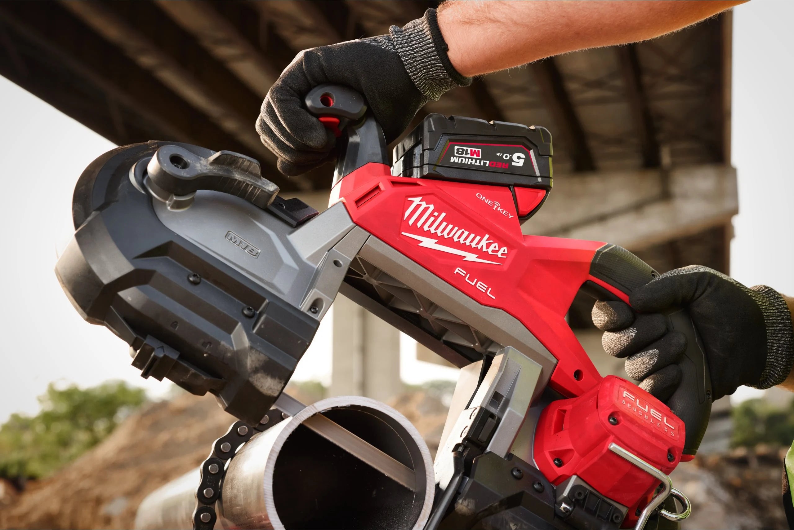 Fierăstrău cu bandă Milwaukee M18 FBS127DO-0C pentru tăieri adânci, cu declanșator dublu, FUEL™ ONE-KEY™, 1 x cutie plastic, cod 4933498311