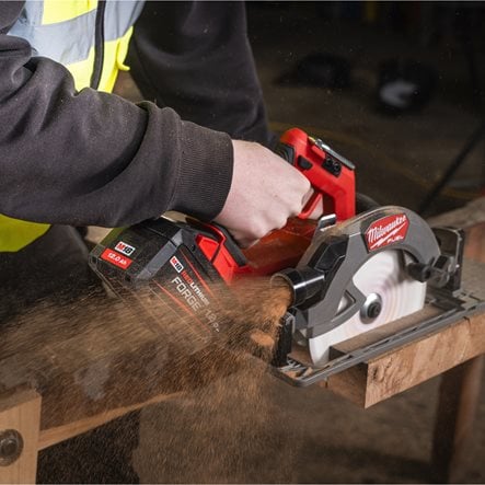 Fierăstrău circular Milwaukee M18 FUEL FCS66GR3-0™ compatibil cu șina de ghidare, cod 4933493491