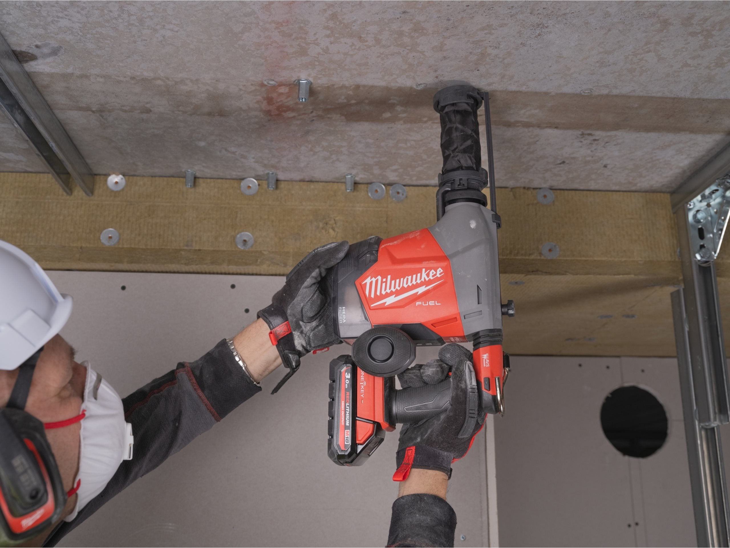 Ciocan rotopercutor Milwaukee SDS-Plus FUEL™ M18 FHAC16-302X compact 16 mm, 2 x acumulator M18 HB3, 1 x încărcător M12-18 FC, 1 x cutie HD, cod 4933498584