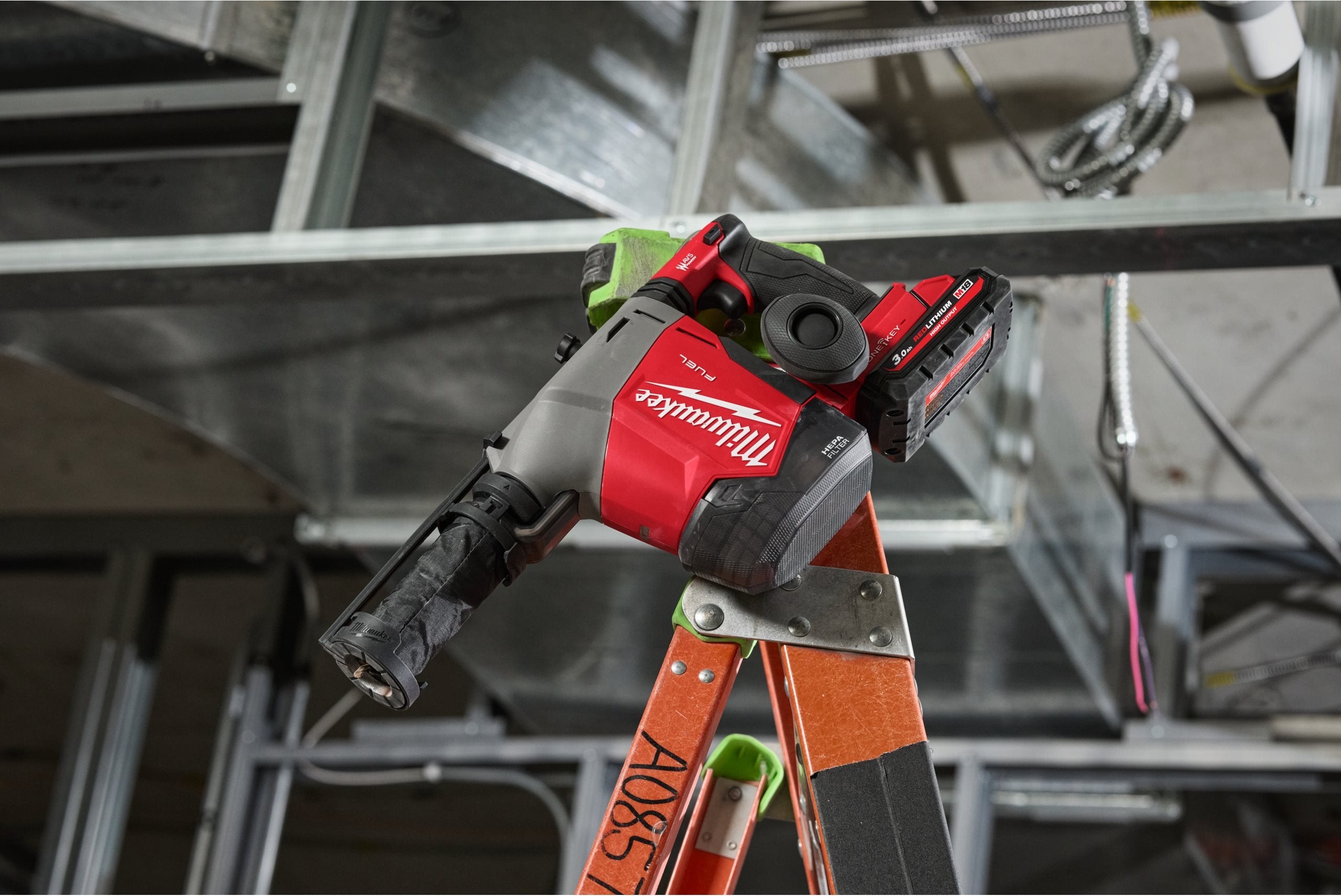 Ciocan rotopercutor Milwaukee M18 FHAFOH16-0X, 16 MM SDS-PLUS, FUEL™, extractor de praf integrat, 1 x cutie HD, cod 4933493532
