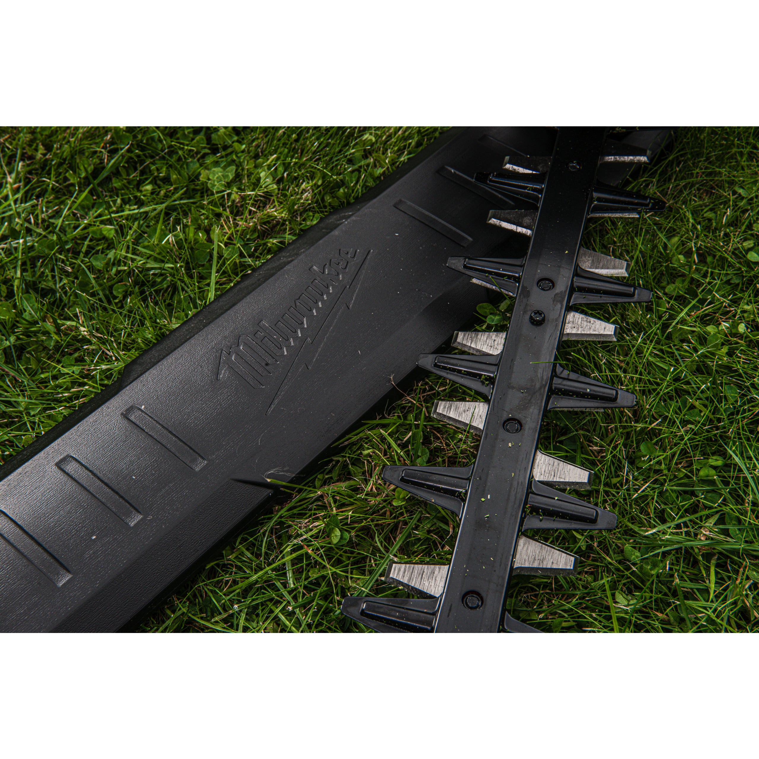 Trimmer pentru gard viu 75 cm Milwaukee M18 FHET75G2-802 FUEL™, cod 4933498388