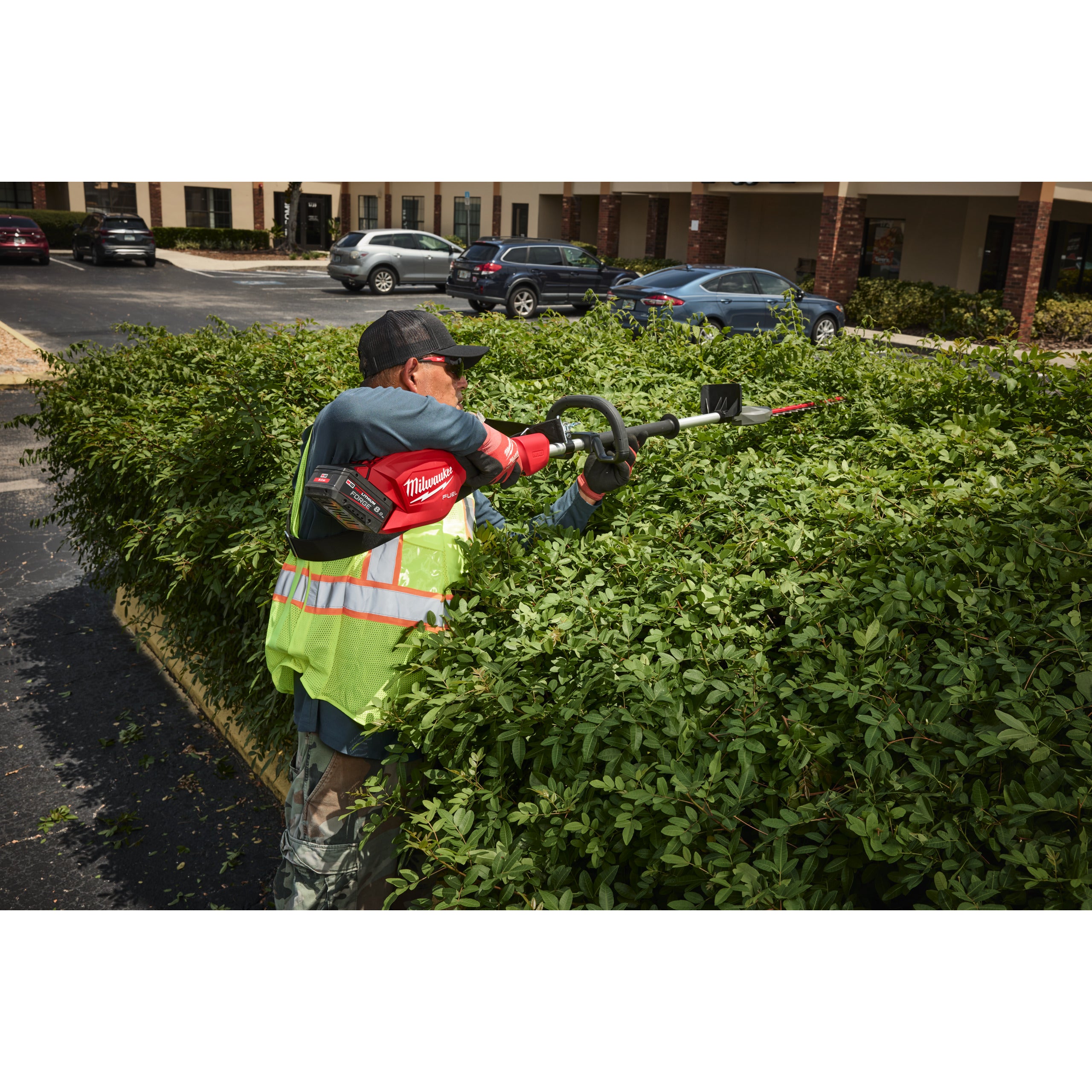 Trimmer pentru gard viu cu tijă scurtă Milwaukee M18 FHETSP-0 FUEL™, cod 4933500311