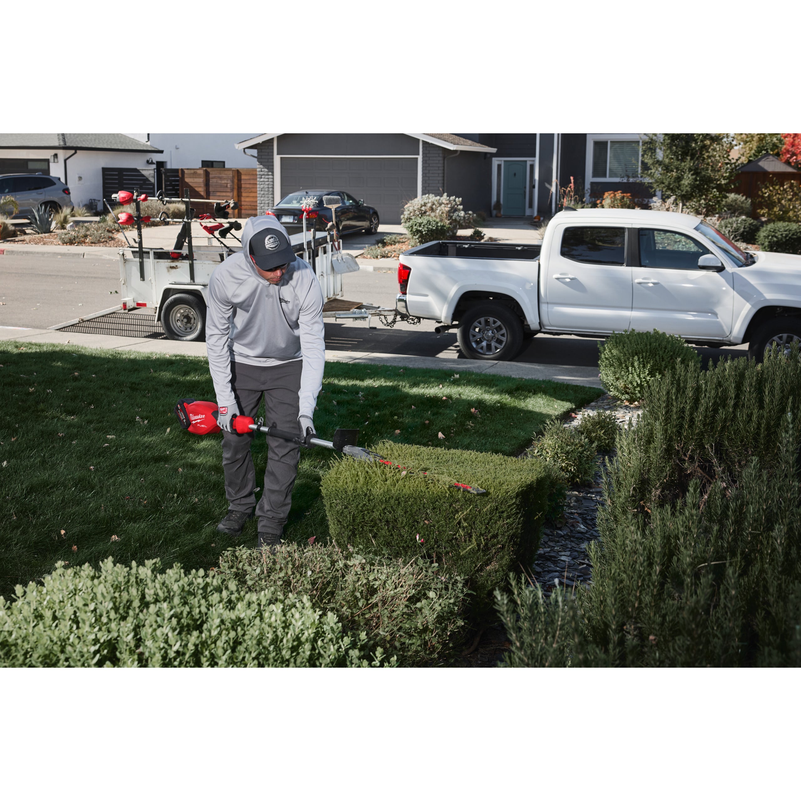 Trimmer pentru gard viu cu tijă scurtă Milwaukee M18 FHETSP-0 FUEL™, cod 4933500311