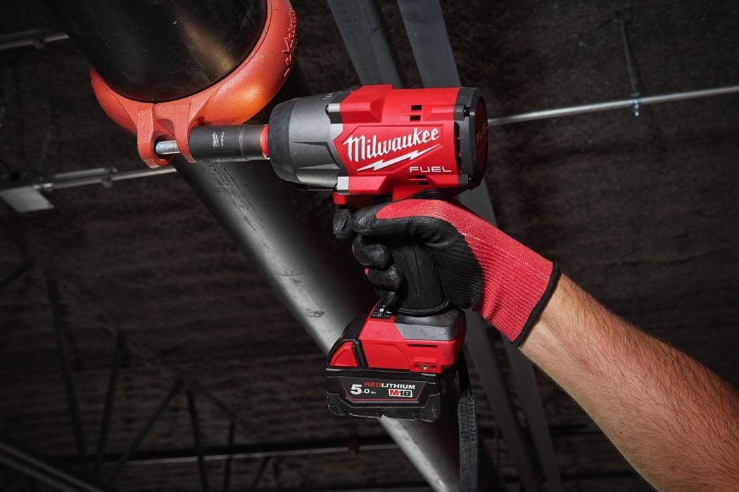 Cheie de impact Milwaukee 1/2″ 1491 Nm 18V M18FHIW2F12-502X, M18 FUEL™, cuplu ridicat și inel de strângere, 2 x M18 B5 acumulator, M12-18 FC încărcător, cutie HD, cod 4933492783 - BIG STORE (Dynamic Tools SRL)