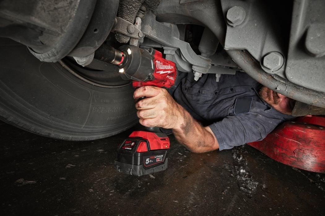 Cheie de impact Milwaukee 1/2″ 1491 Nm 18V M18FHIW2F12-502X, M18 FUEL™, cuplu ridicat și inel de strângere, 2 x M18 B5 acumulator, M12-18 FC încărcător, cutie HD, cod 4933492783 - BIG STORE (Dynamic Tools SRL)