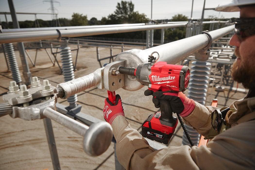 Cheie de impact Milwaukee, cuplu ridicat M18 FUEL, FHIW2P12-0X ½″ cu pin de blocare, fără acumulator, fără încărcător, cutie HD, cod 4933492785 - BIG STORE (Dynamic Tools SRL)