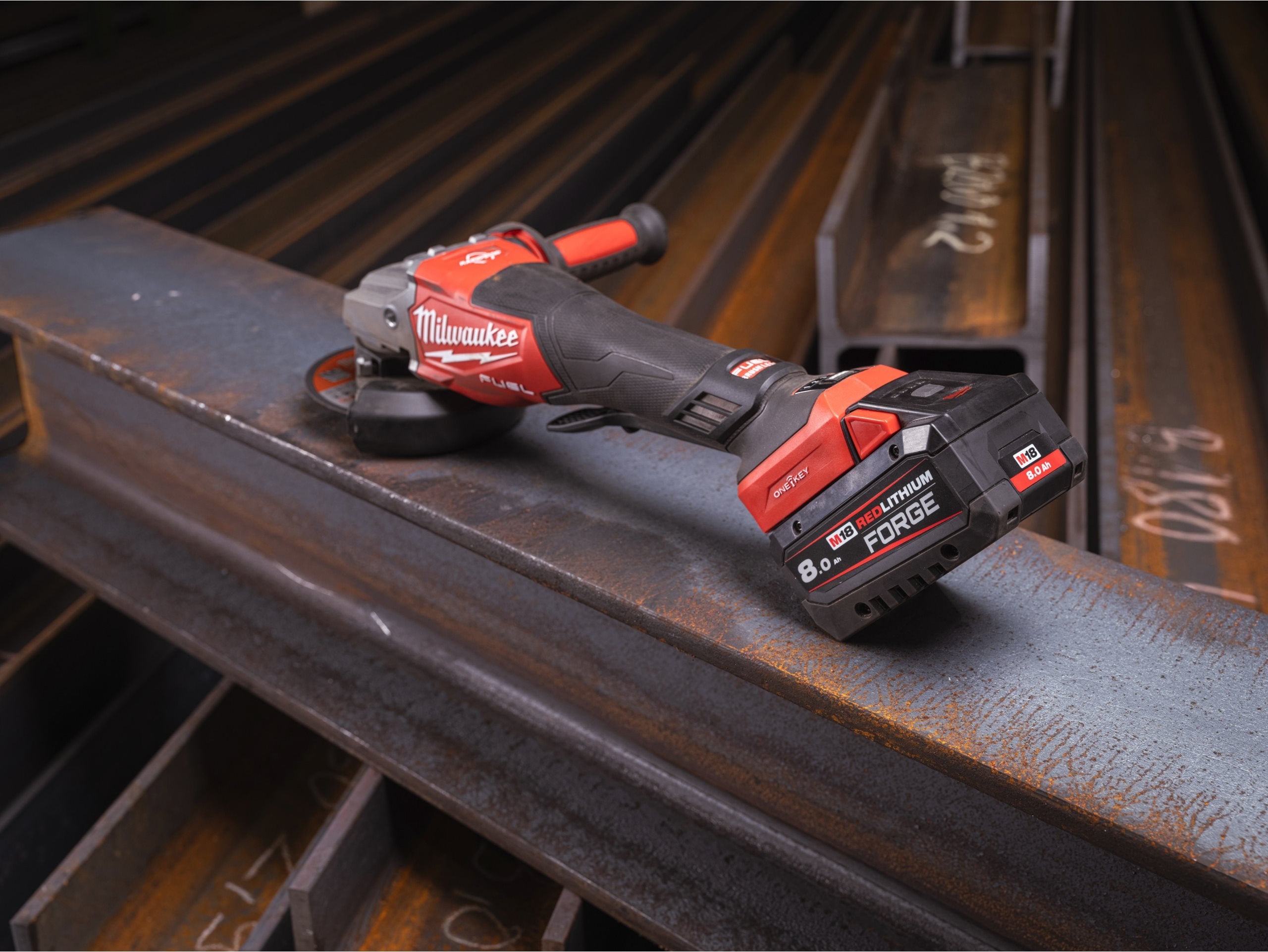 Polizor unghiular Milwaukee M18 FHSAGO125VXPDB2-802X, 125 MM, cu frânare, viteză variabilă, ONE-KEY FUEL, 2 x acumulator M18 FB8, 1 x încărcător M12-18 FC, 1 x cutie HD, cod 4933493420
