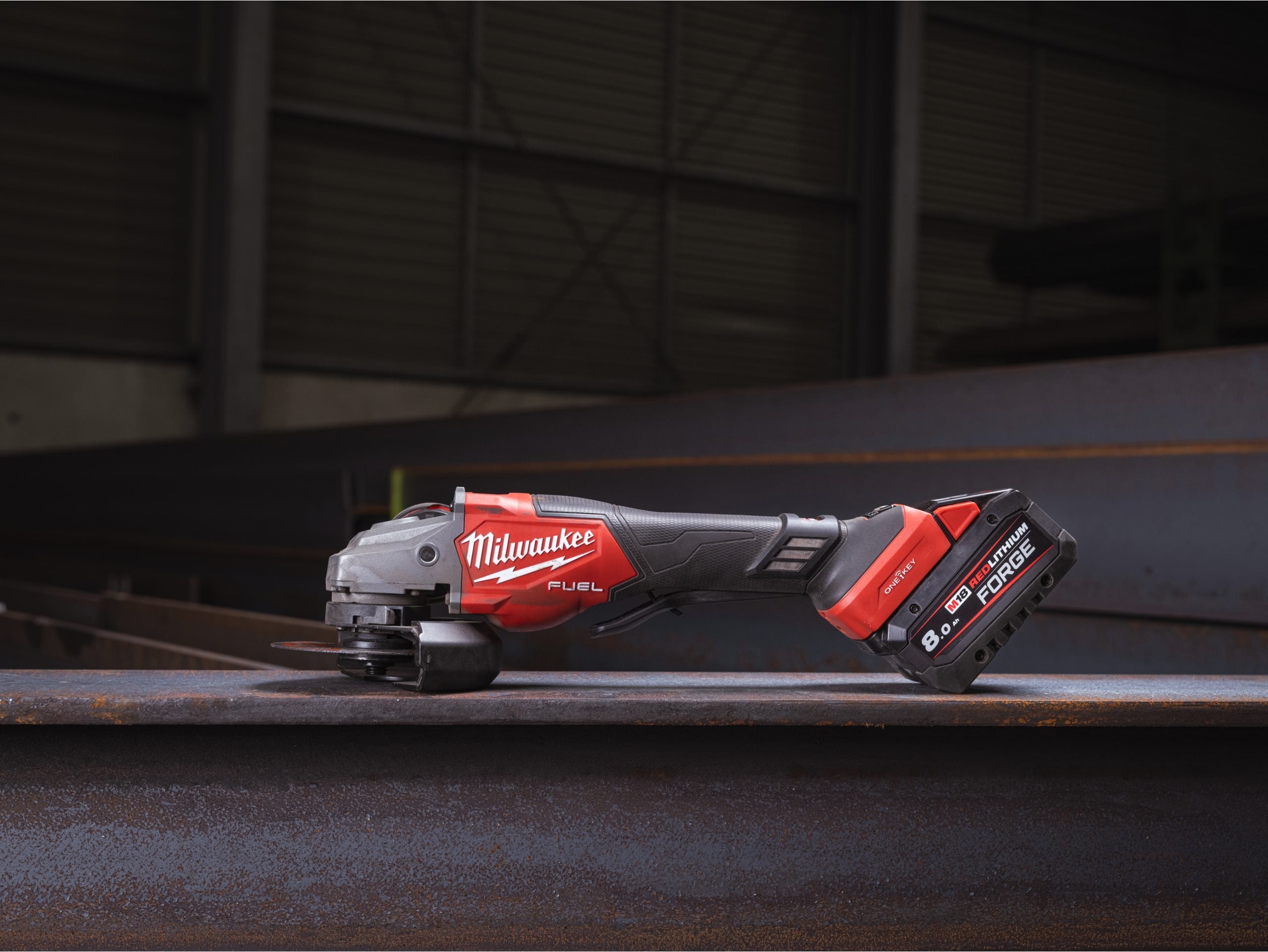 Polizor unghiular Milwaukee M18 FHSAGO125VXPDB2-802X, 125 MM, cu frânare, viteză variabilă, ONE-KEY FUEL, 2 x acumulator M18 FB8, 1 x încărcător M12-18 FC, 1 x cutie HD, cod 4933493420