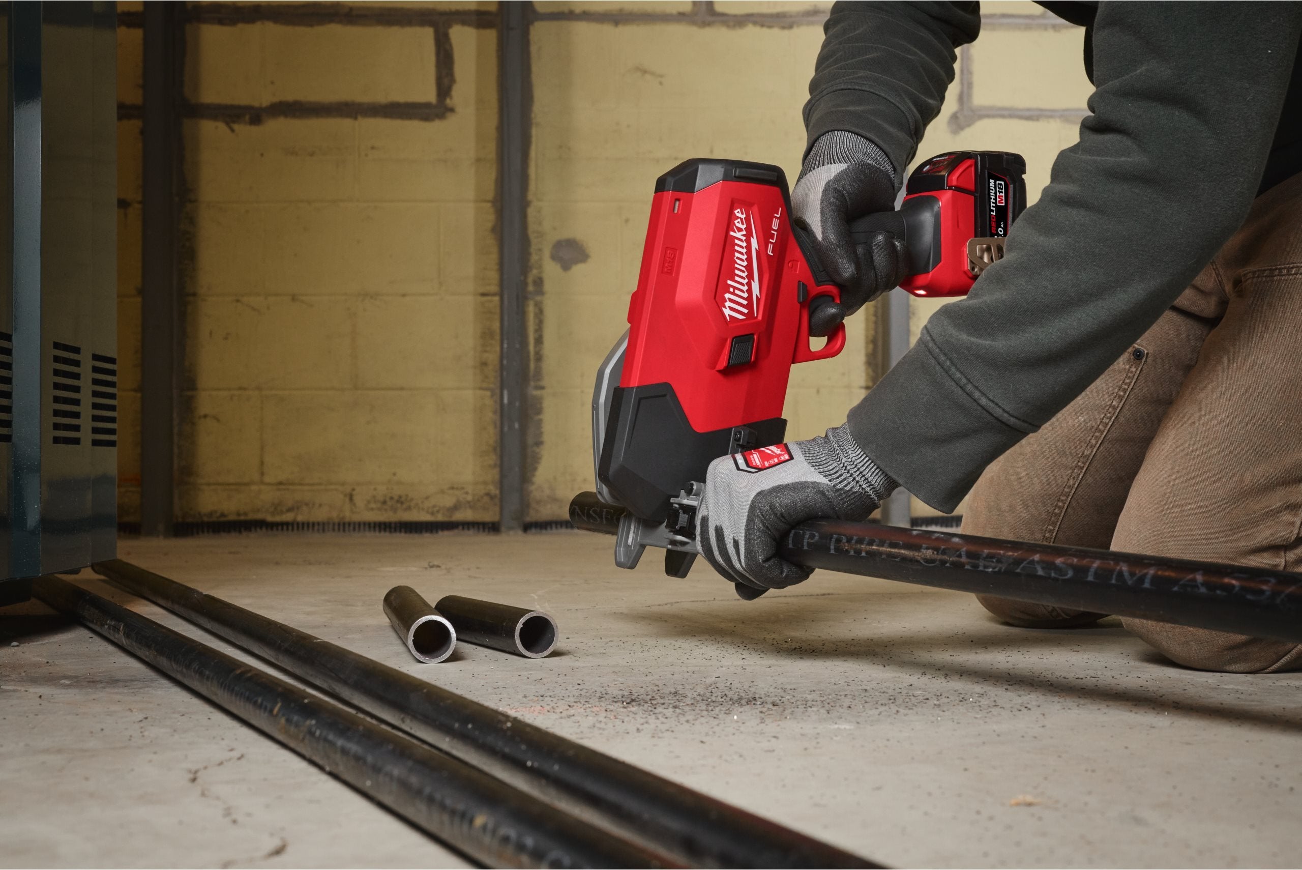 Tăietor de țeavă de oțel Milwaukee M18™ FPCS-502X FUEL™, 1 x lamă de tăiere FPCSB, 2 x acumulator M18 B5, 1 x încărcător M12-18 FC, 1 x cutie HD, cod 4933498915
