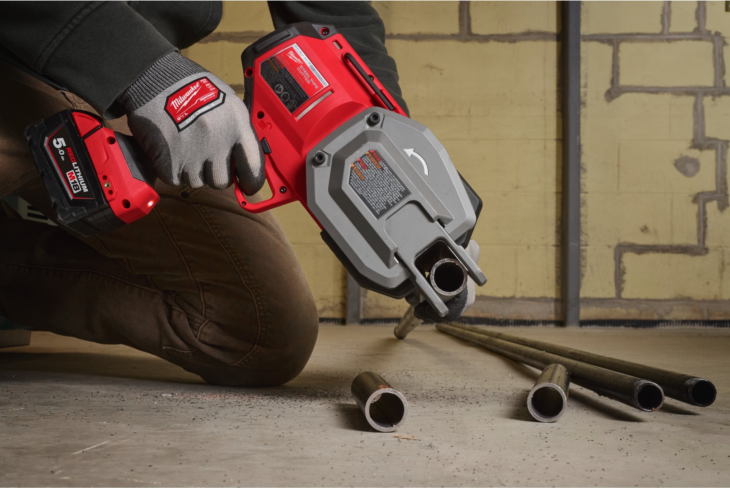 Tăietor de țeavă de oțel Milwaukee M18™ FPCS-502X FUEL™, 1 x lamă de tăiere FPCSB, 2 x acumulator M18 B5, 1 x încărcător M12-18 FC, 1 x cutie HD, cod 4933498915