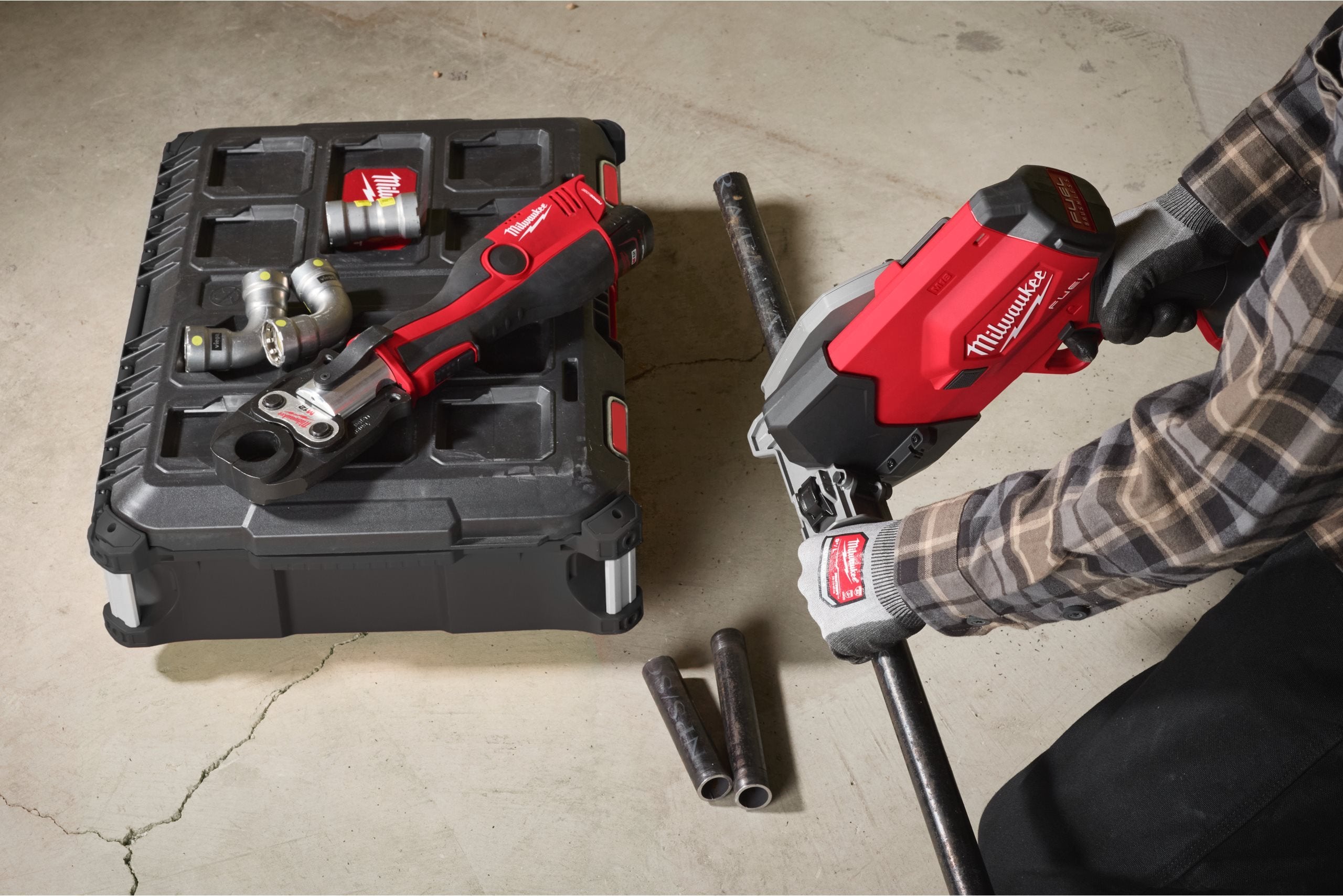 Tăietor de țeavă de oțel Milwaukee M18™ FPCS-502X FUEL™, 1 x lamă de tăiere FPCSB, 2 x acumulator M18 B5, 1 x încărcător M12-18 FC, 1 x cutie HD, cod 4933498915
