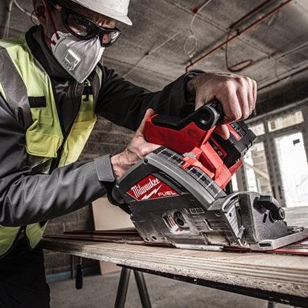 Fierăstrău circular 55 mm pentru lemn și plastic Milwaukee FPS55-0P, pentru șină de ghidare M18™, fără acumulator, fără încărcător, 1 x cutie XL PACKOUT, cod 4933478777 - BIG STORE (Dynamic Tools SRL)