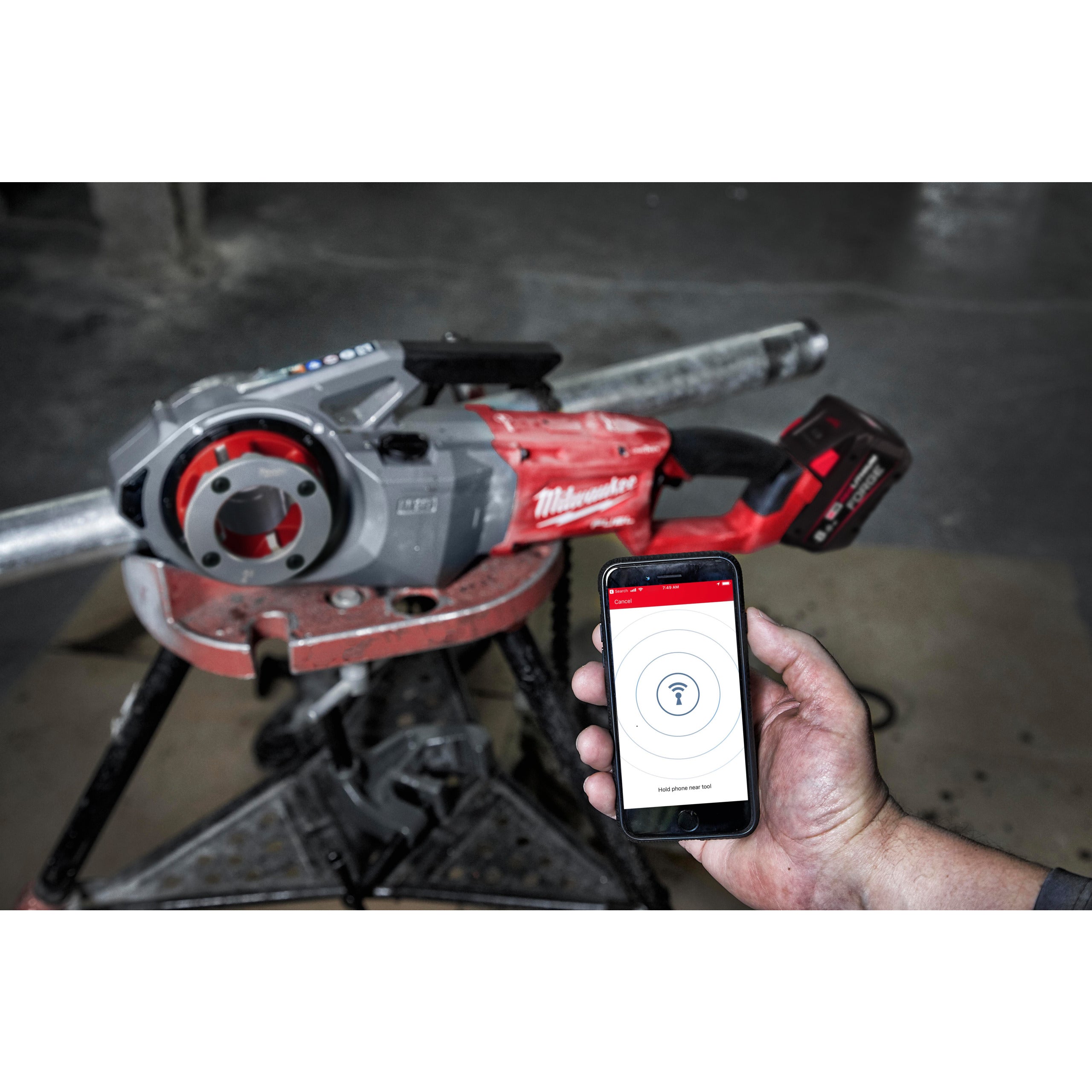 Mașină de filetat și canelat țevi 1 ¼″ Milwaukee M18 FPT114-802C FUEL™ ONE-KEY™, cod 4933499198