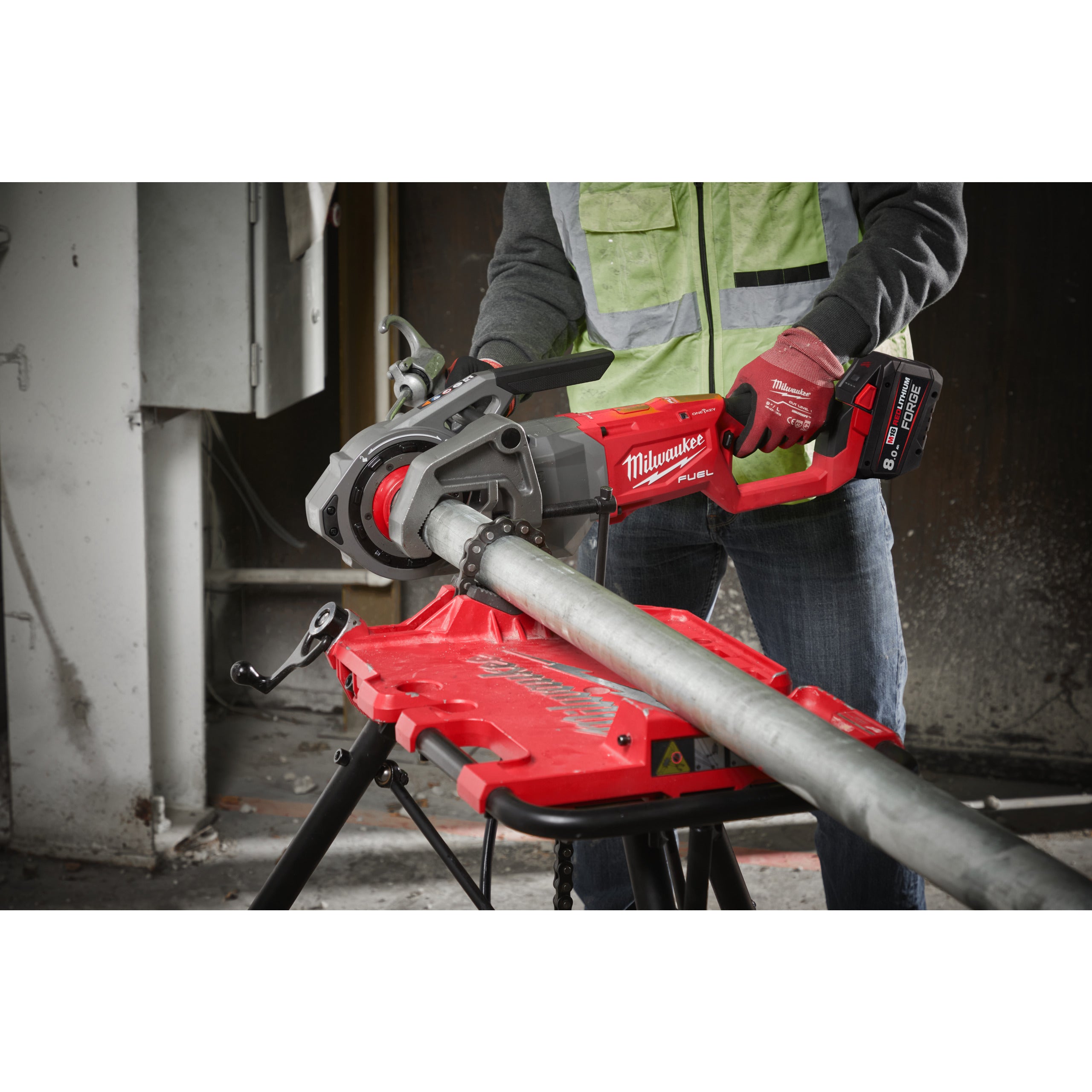 Mașină de filetat și canelat țevi 1 ¼″ Milwaukee M18 FPT114-802C FUEL™ ONE-KEY™, cod 4933499198
