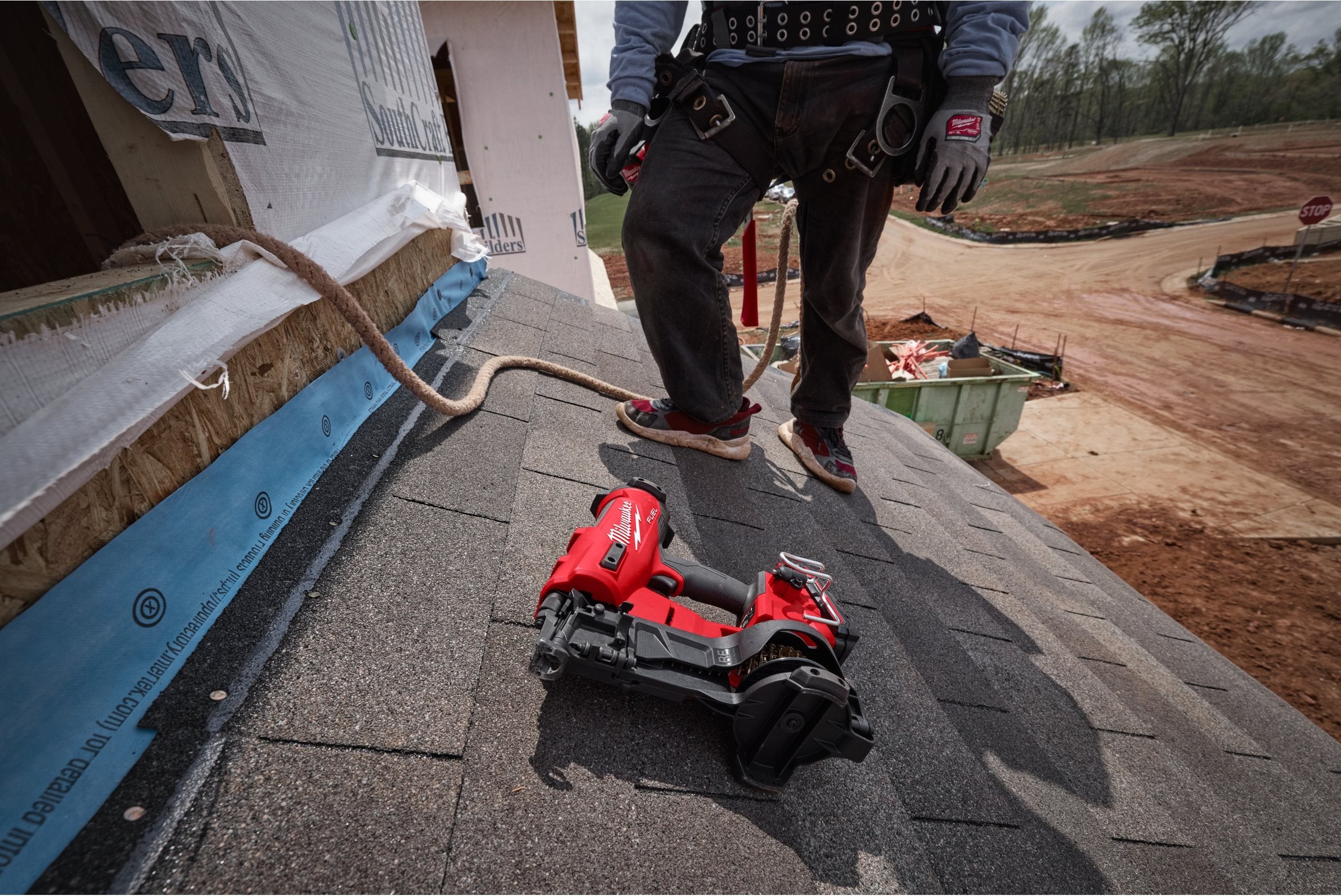 Pistol de bătut cuie Milwaukee M18 FRCN45-302X în role, FUEL™, 2 x acumulator M18 HB3, 1 x încărcător M12-18 FC, 1 x cutie HD, cod 4933498169