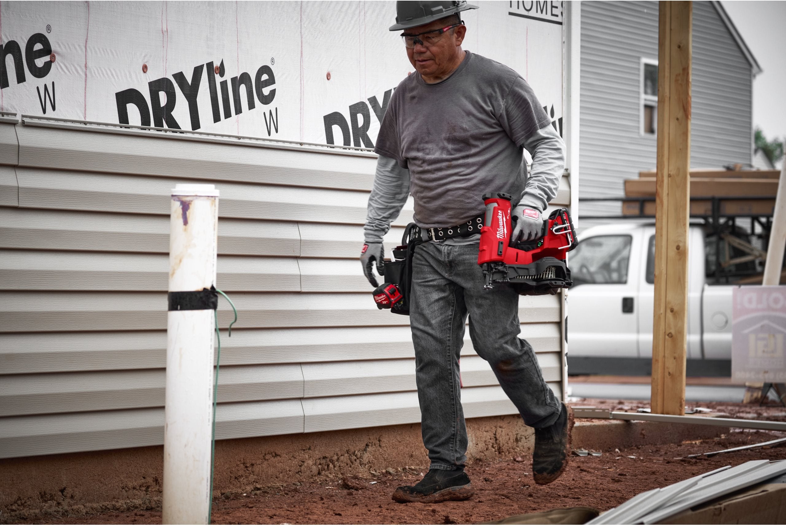 Pistol de bătut cuie Milwaukee M18 FRCN45-302X în role, FUEL™, 2 x acumulator M18 HB3, 1 x încărcător M12-18 FC, 1 x cutie HD, cod 4933498169