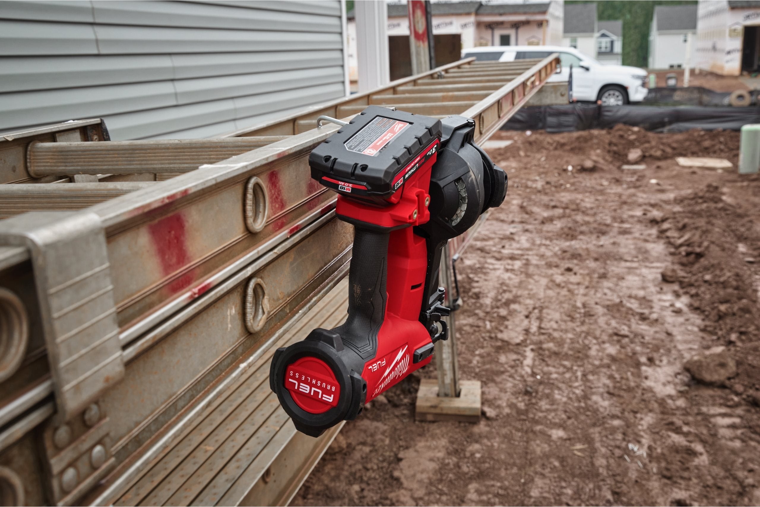 Pistol de bătut cuie Milwaukee M18 FRCN45-302X în role, FUEL™, 2 x acumulator M18 HB3, 1 x încărcător M12-18 FC, 1 x cutie HD, cod 4933498169
