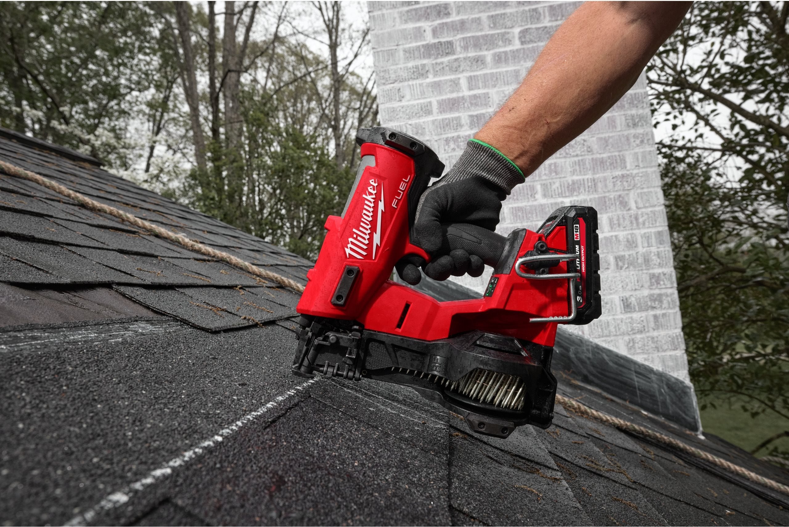 Pistol de bătut cuie Milwaukee M18 FRCN45-302X în role, FUEL™, 2 x acumulator M18 HB3, 1 x încărcător M12-18 FC, 1 x cutie HD, cod 4933498169