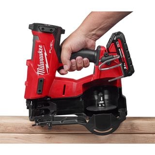 Pistol de bătut cuie Milwaukee M18 FRCN45-302X în role, FUEL™, 2 x acumulator M18 HB3, 1 x încărcător M12-18 FC, 1 x cutie HD, cod 4933498169
